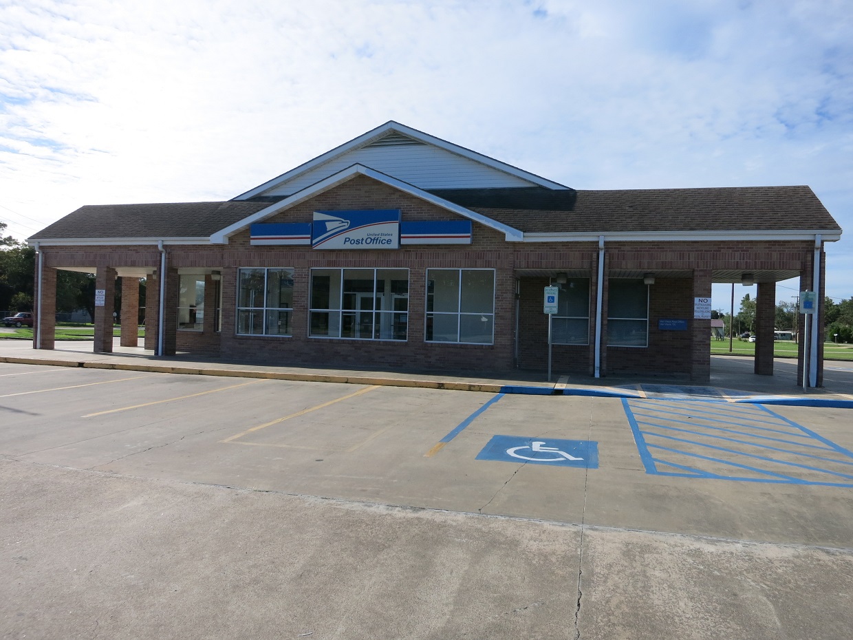 Photo shows the US Post Office at 8901 TX-35 N, Van Vleck, TX 77482. View is toward the northwest. — Texas