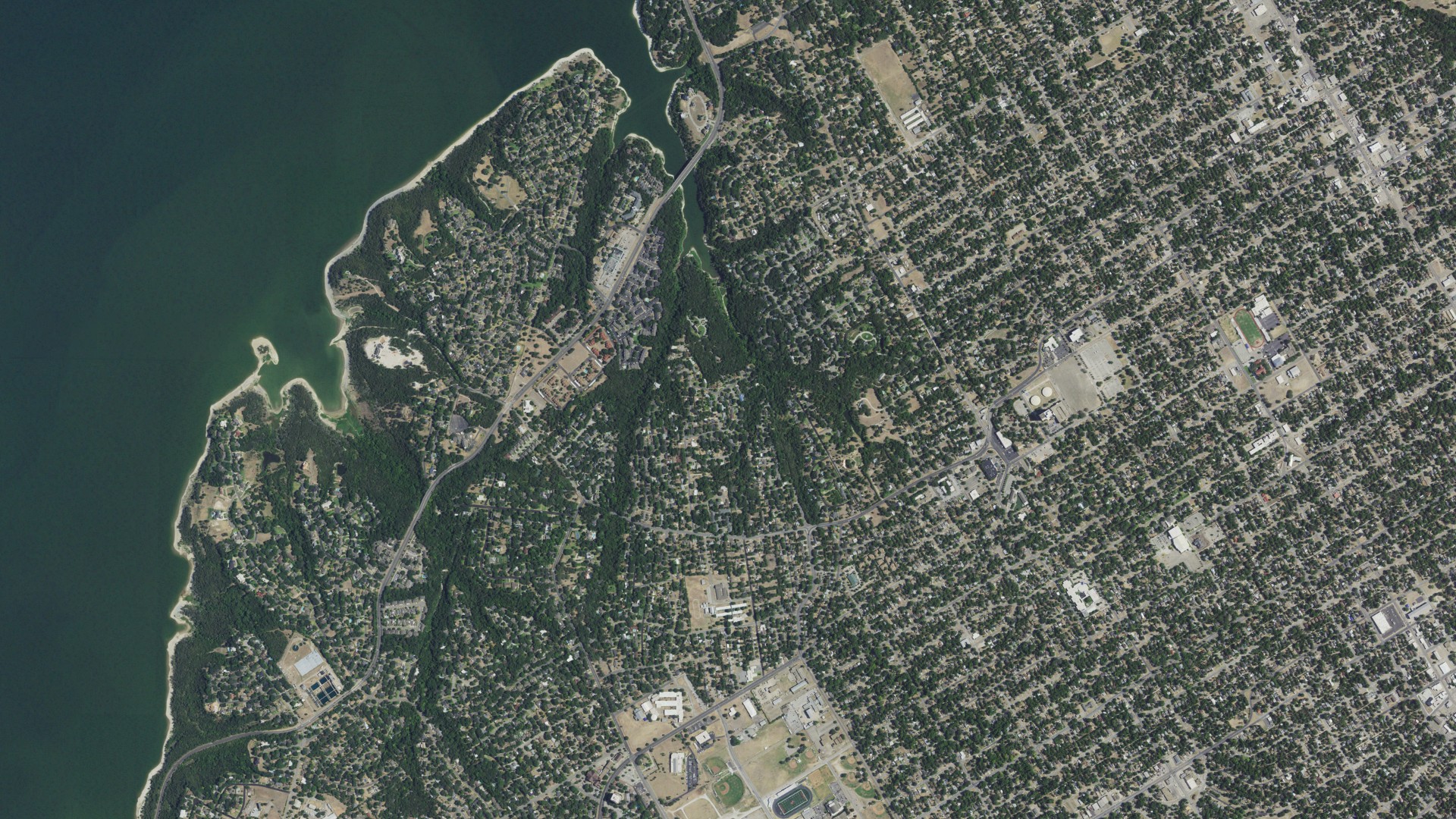 Natural-color aerial photograph of land around Waco, Texas
