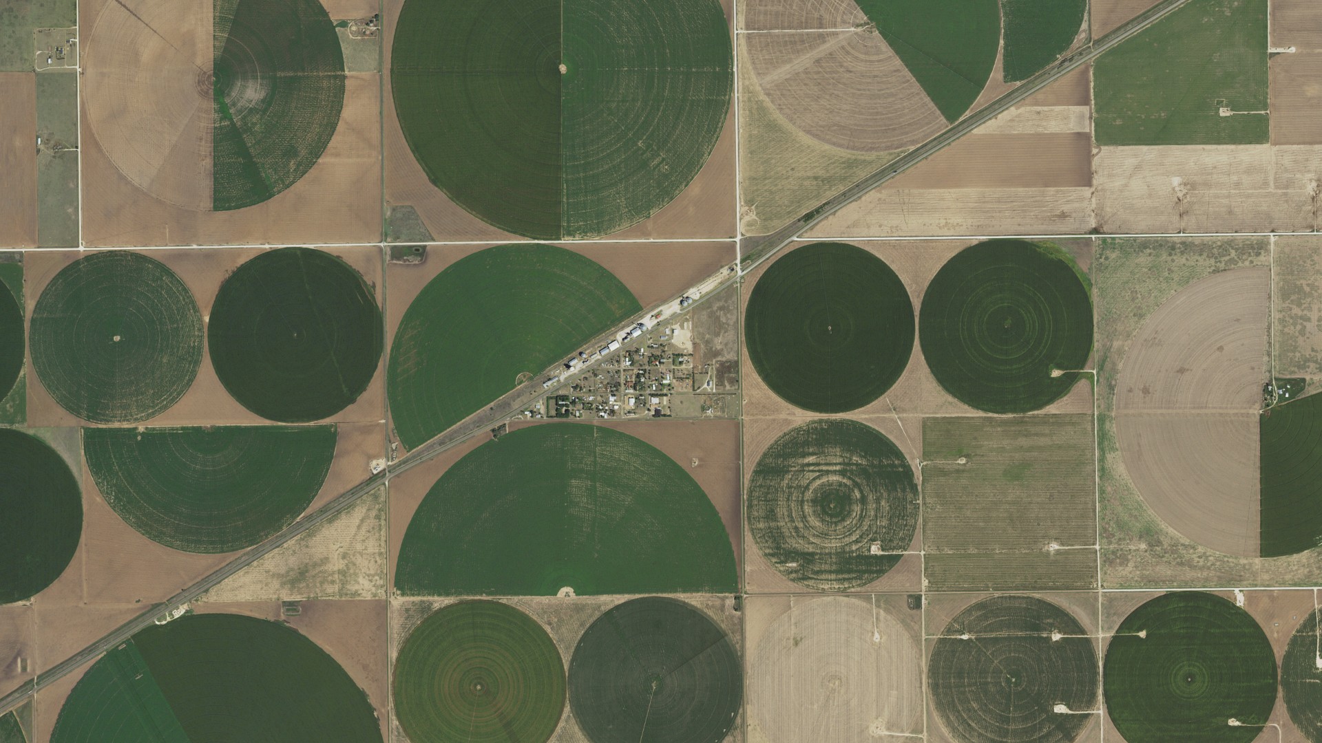 Natural-color aerial photograph of land around Waka, Texas