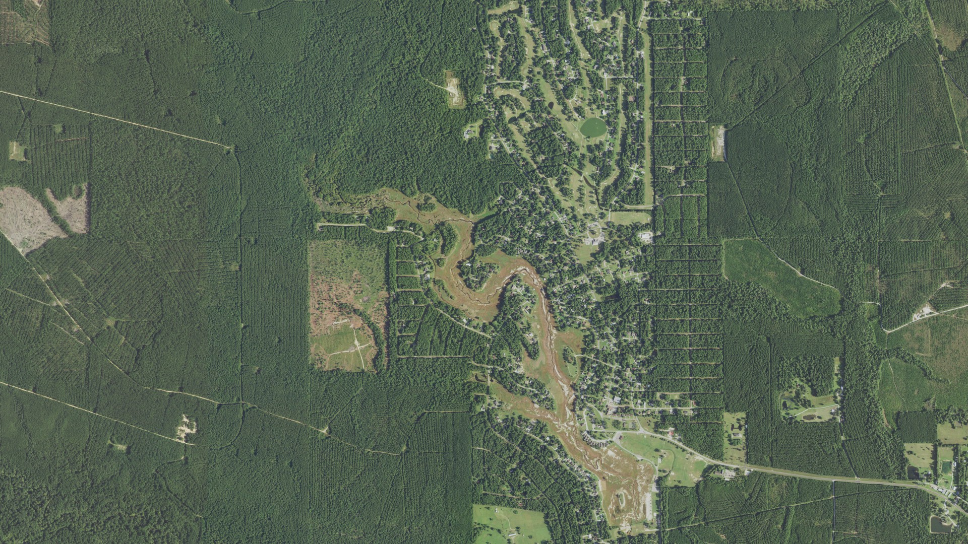 Natural-color aerial photograph of land around Wildwood, Texas
