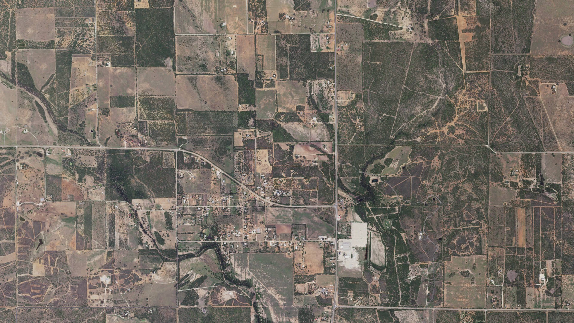 Natural-color aerial photograph of land around Yancey, Texas
