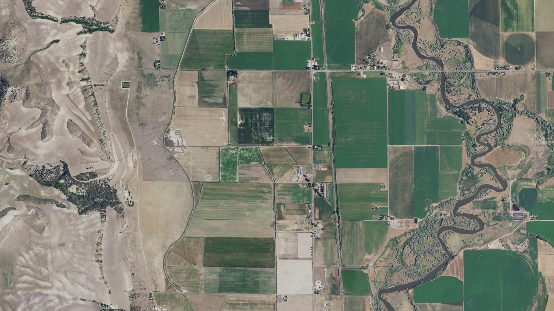 Natural-color aerial photograph of land around Cornish, Utah