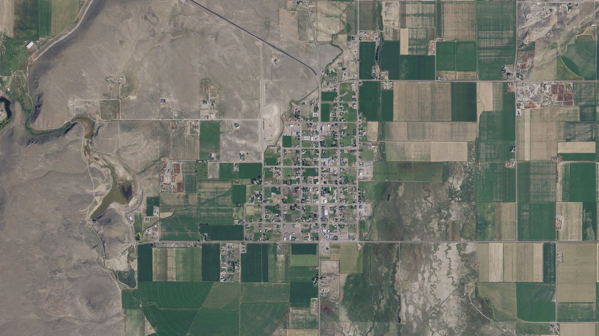 Natural-color aerial photograph of land around Loa, Utah
