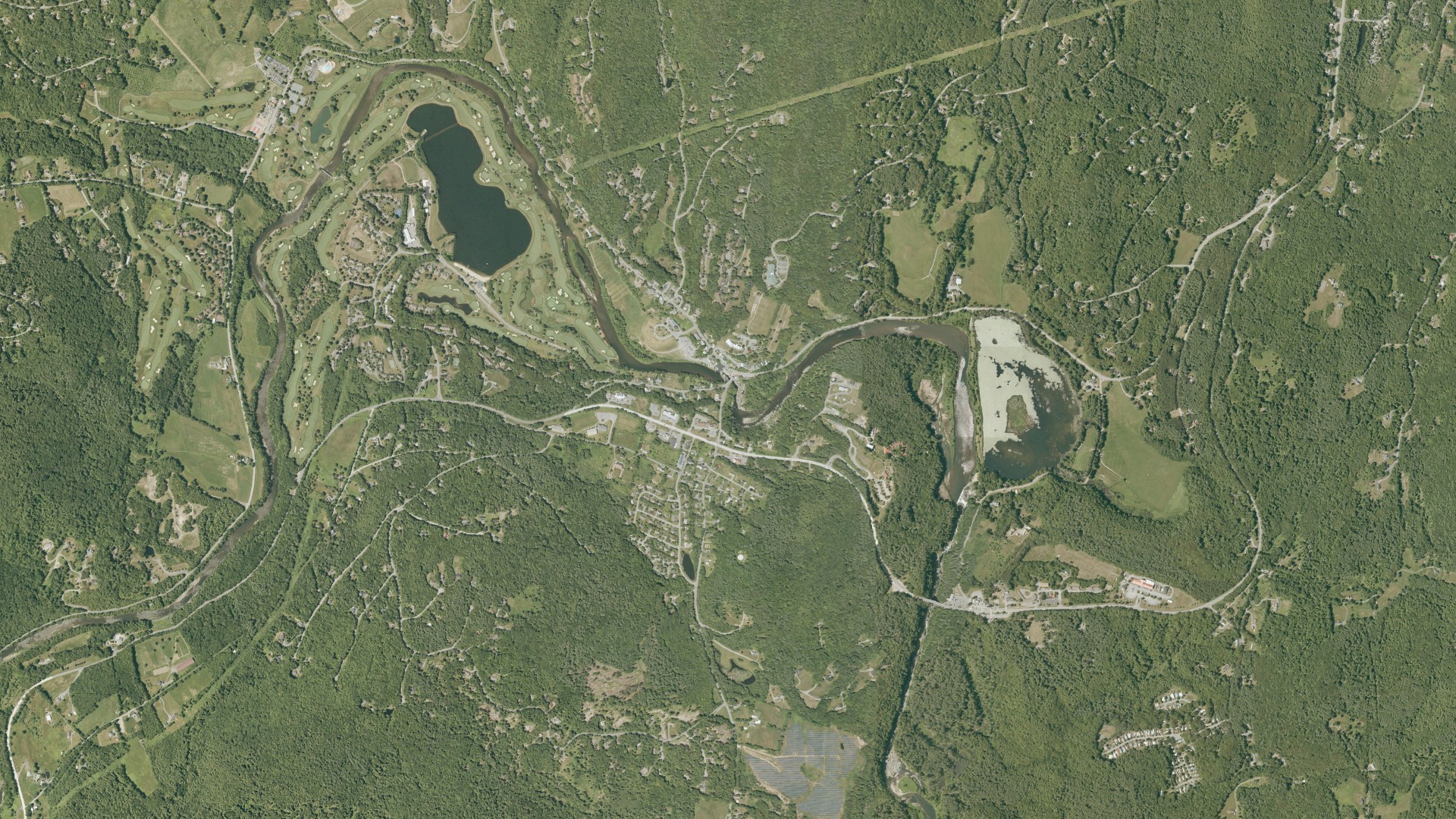 Natural-color aerial photograph of land around Quechee, Vermont