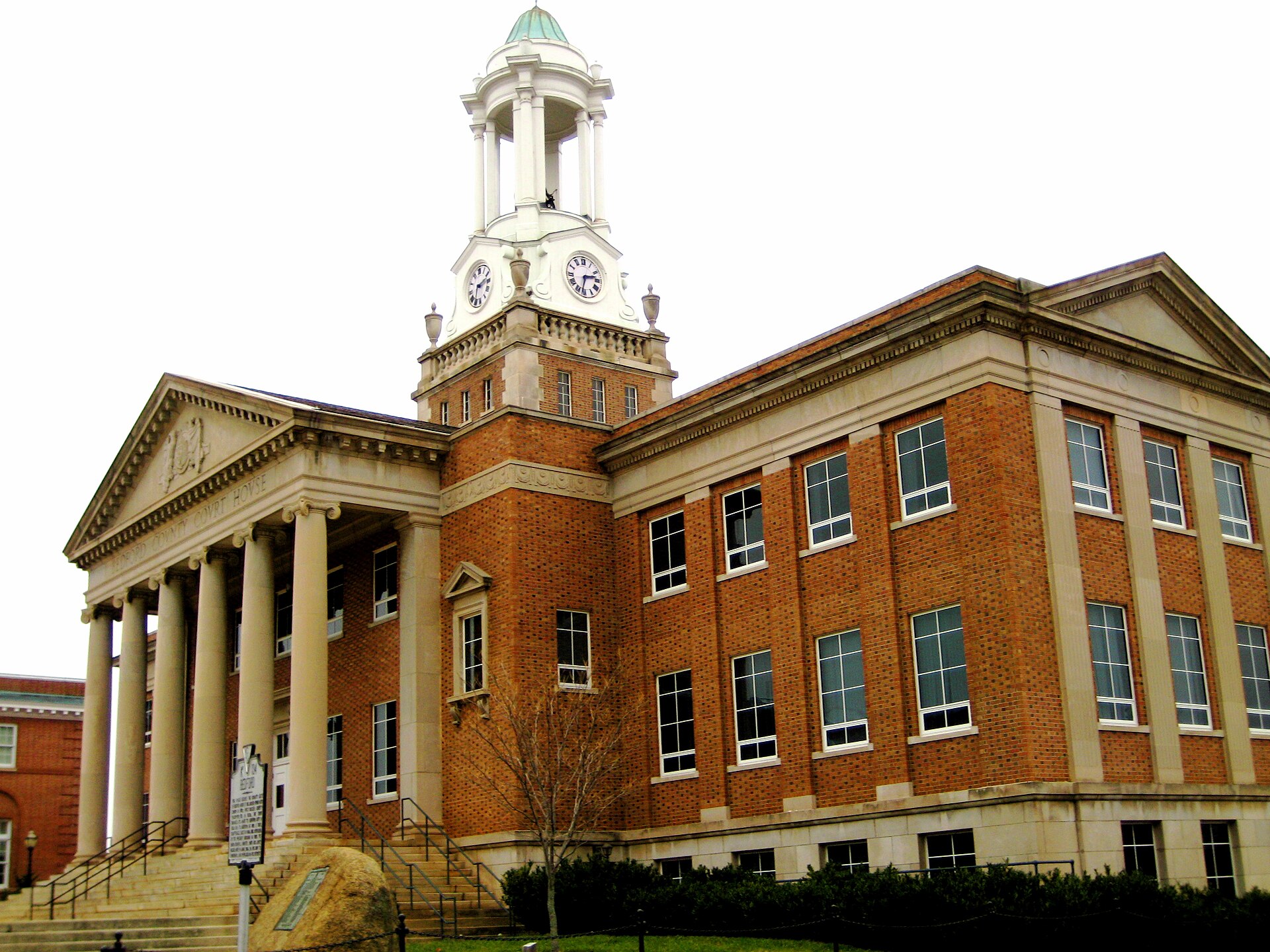 Bedford County Courthouse in Bedford, Virginia, USA.