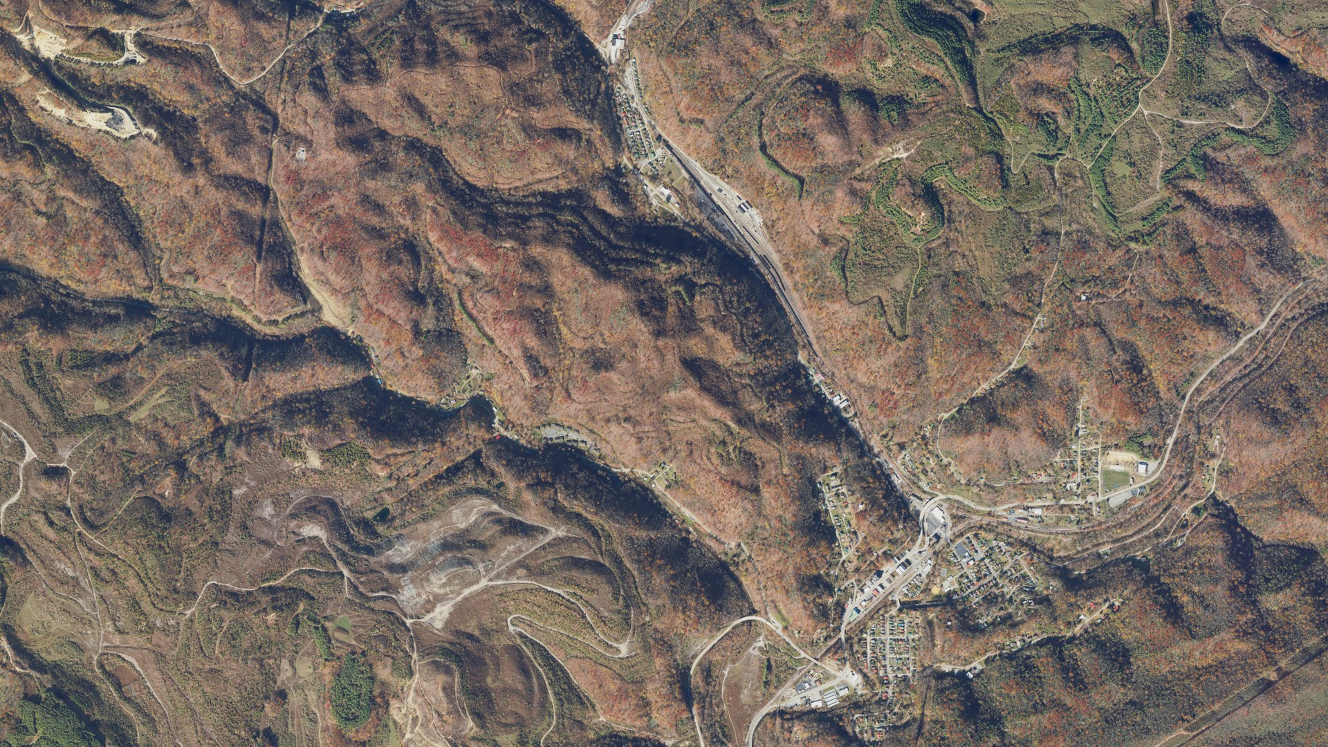 Natural-color aerial photograph of land around Appalachia, Virginia