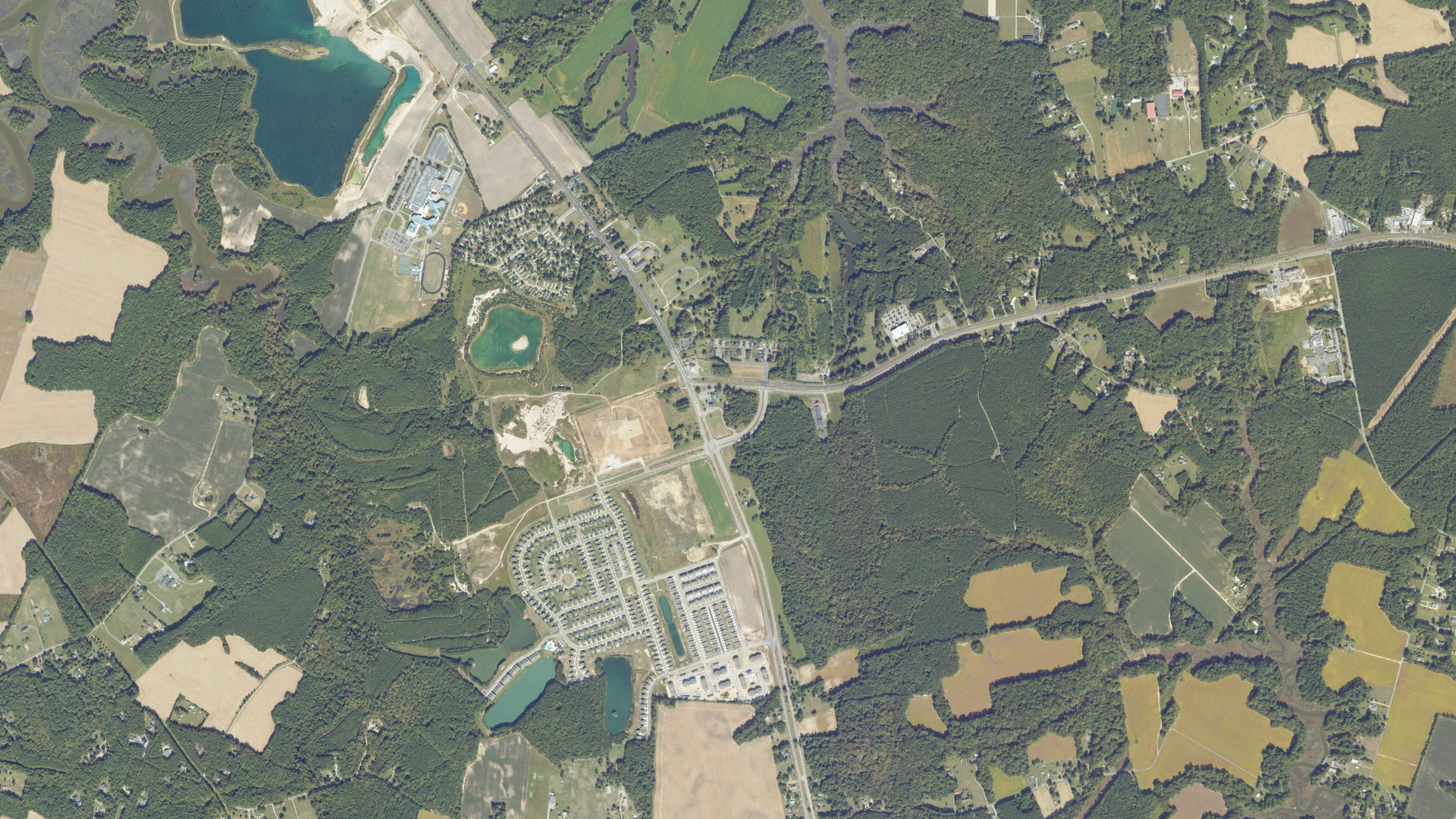 Natural-color aerial photograph of land around Benns Church, Virginia