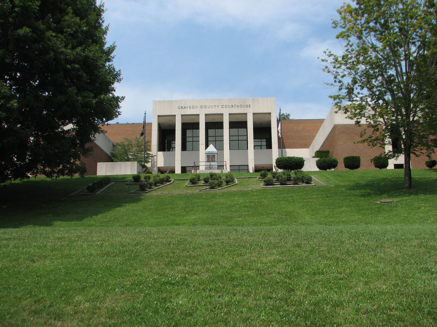 Photograph of Grayson County Courthouse, taken in August, 2006, by RebelAt. — Virginia