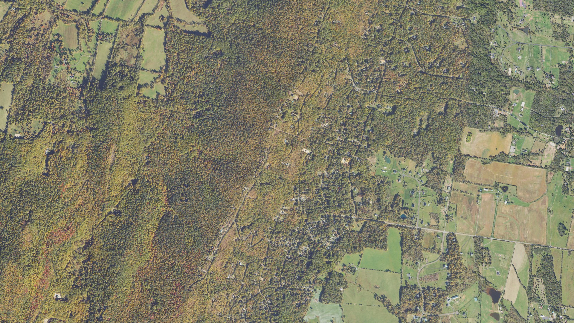 Natural-color aerial photograph of land around Bull Run Mountain Estates, Virginia