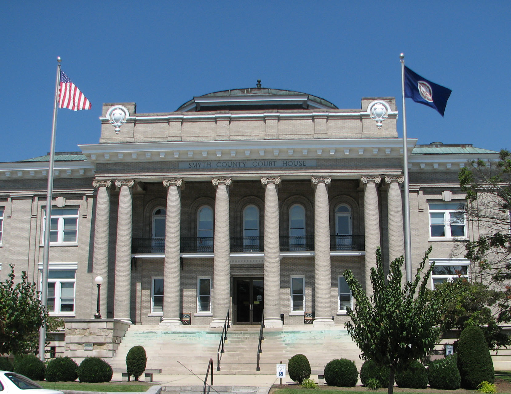 Photograph of Smyth County Courthouse in Marion, Smyth Co, Virginia. Taken by RebelAt on August 23rd, 2006.
