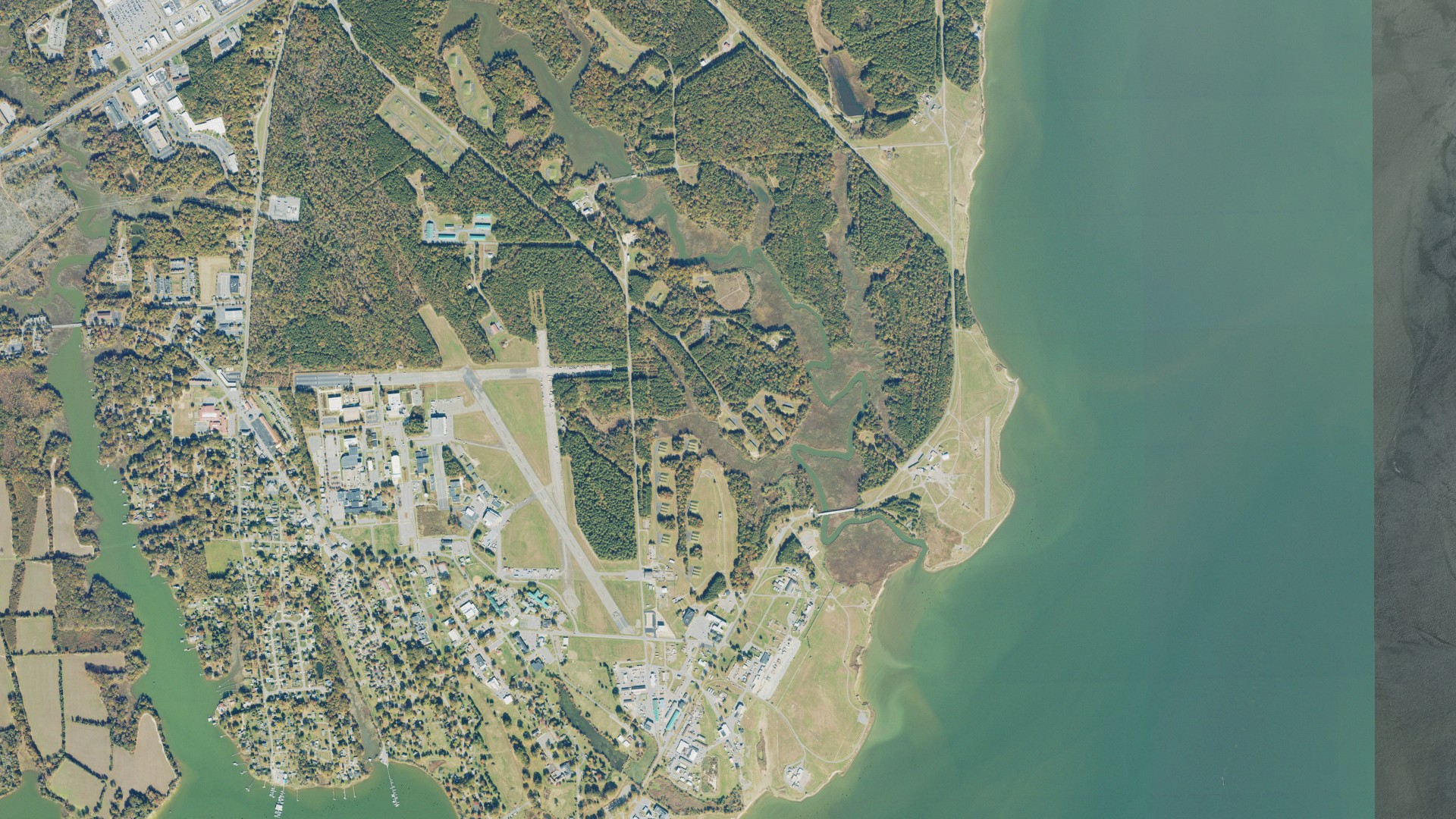 Natural-color aerial photograph of land around Dahlgren Center, Virginia