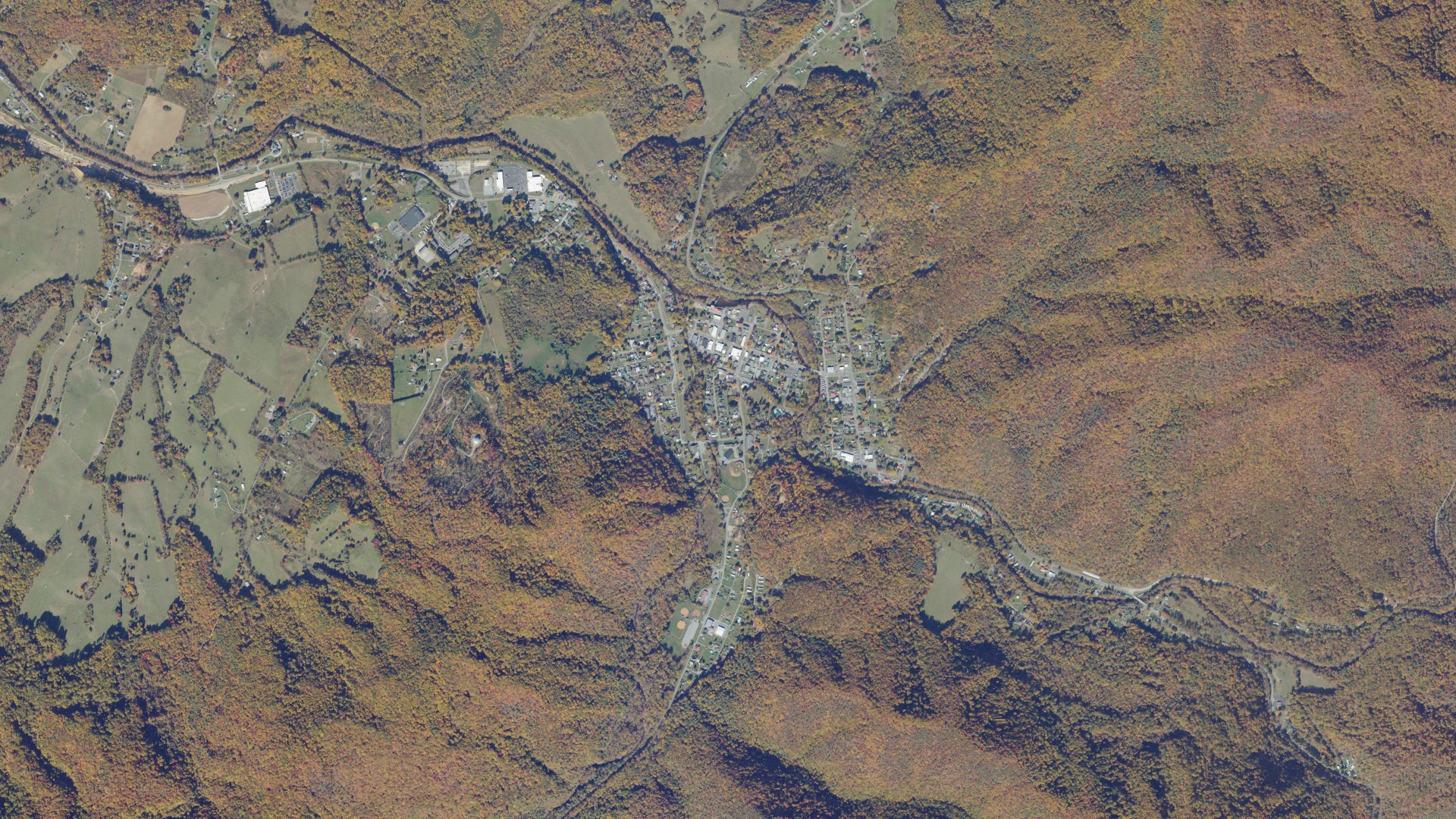 Natural-color aerial photograph of land around Damascus, Virginia
