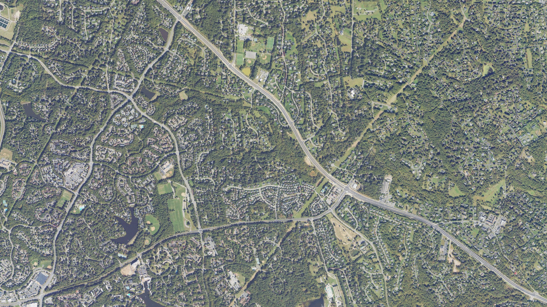 Natural-color aerial photograph of land around Great Falls Crossing, Virginia