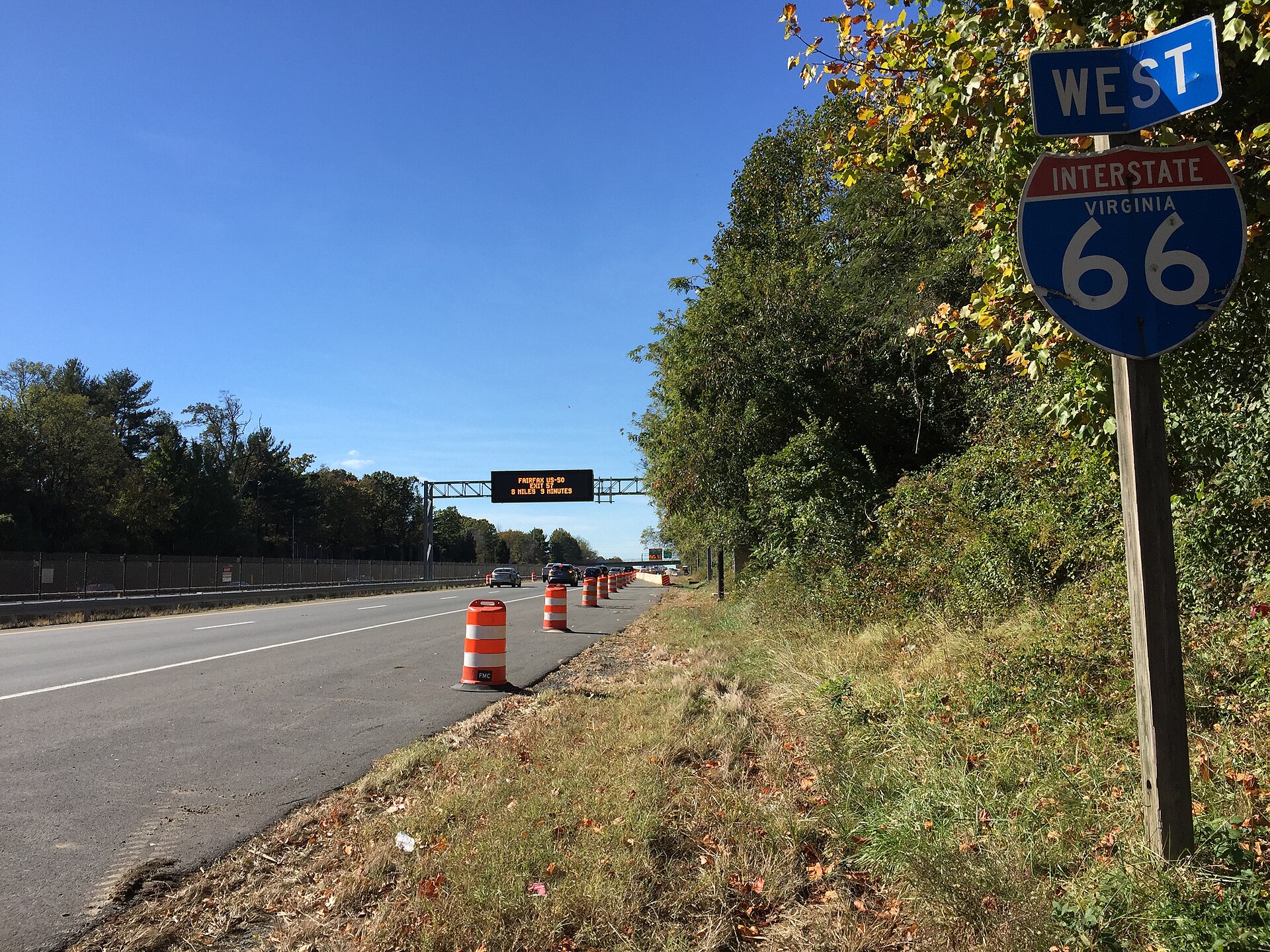 View west along Interstate 66 (Custis Memorial Parkway) just west of Exit 66 (Virginia State Route 7/Leesburg Pike, Tysons Corner, Falls Church) in Idylwood, Fairfax County, Virginia
