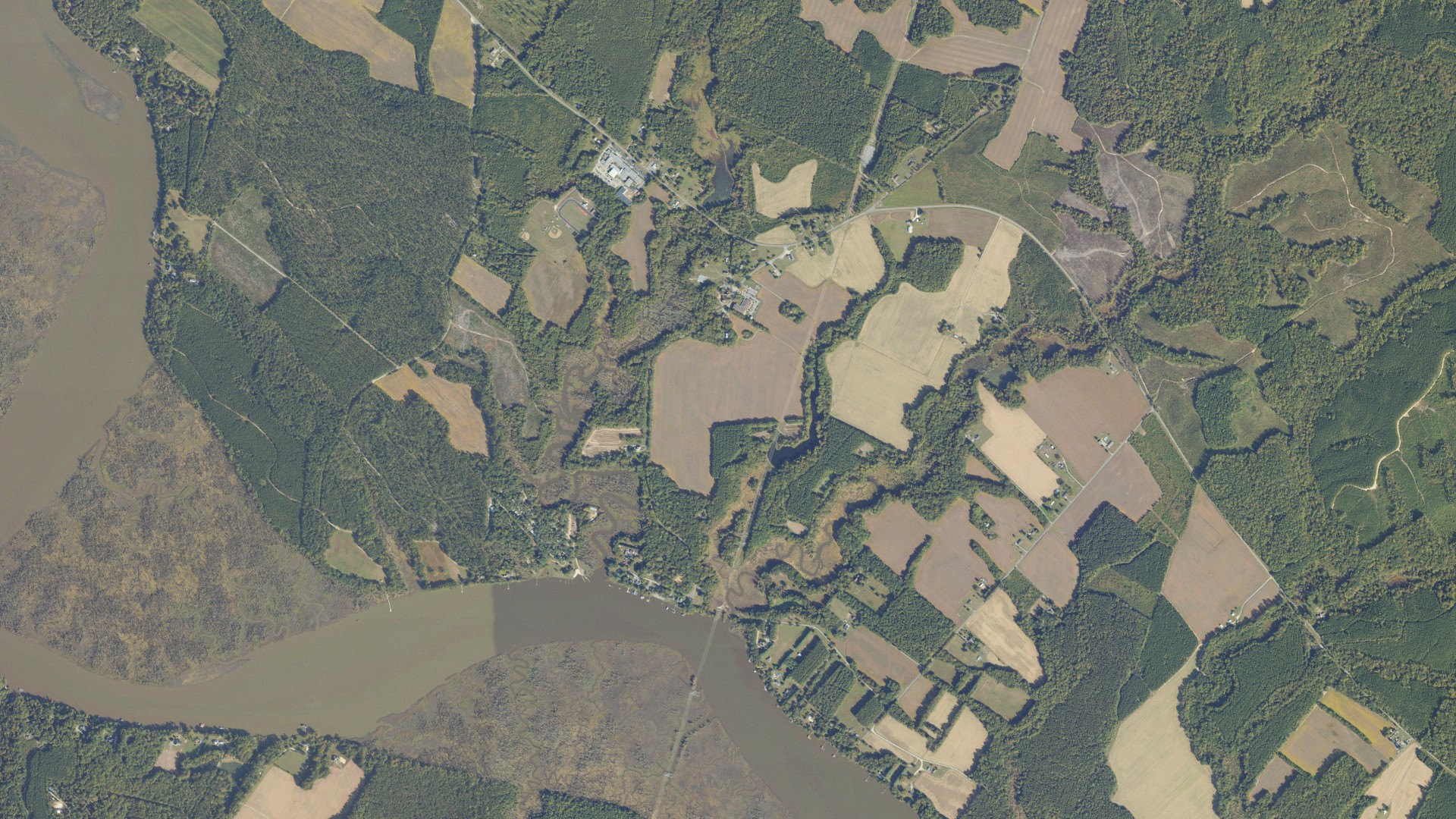 Natural-color aerial photograph of land around King and Queen Court House, Virginia