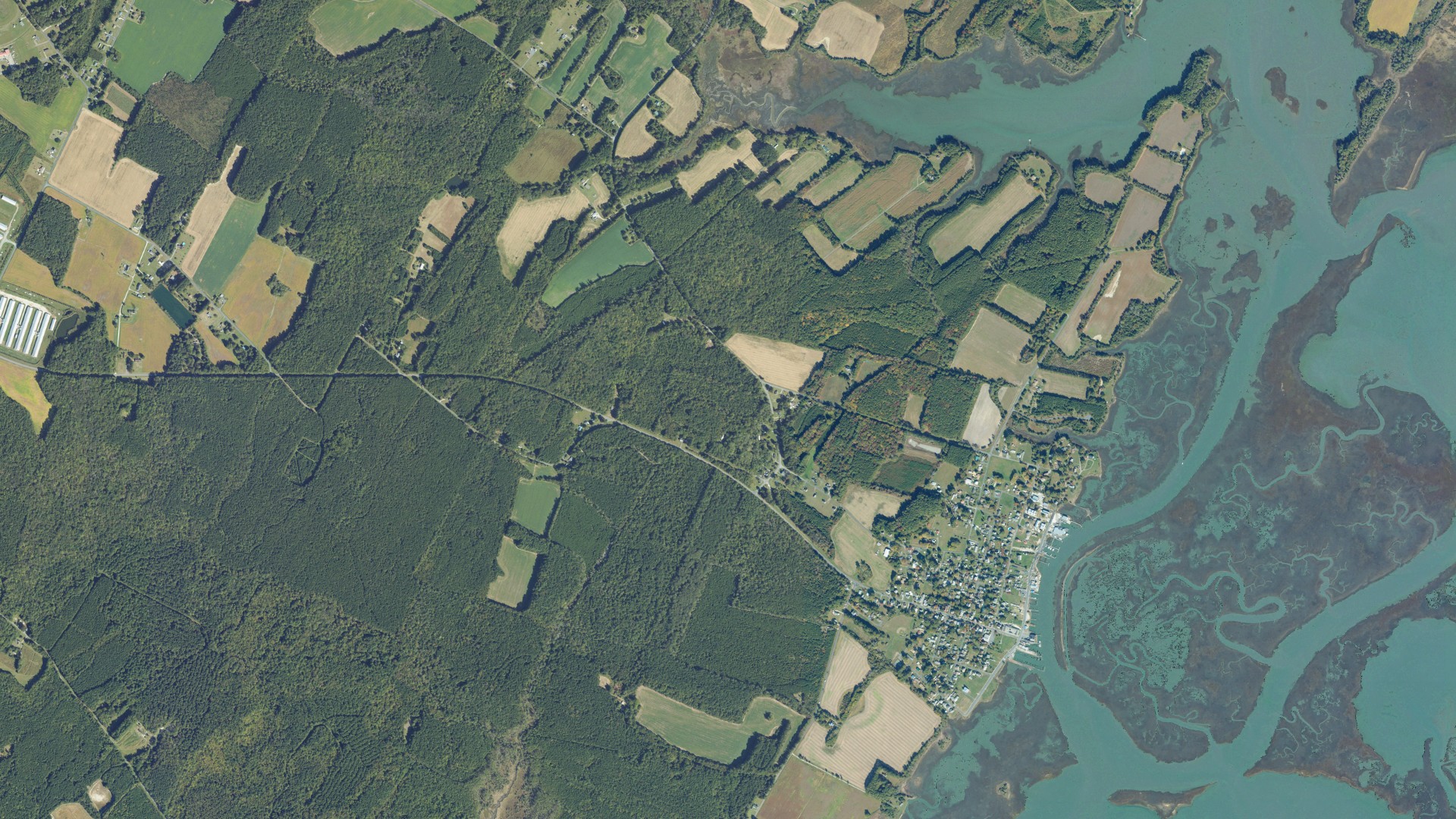 Natural-color aerial photograph of land around Locust Mount, Virginia