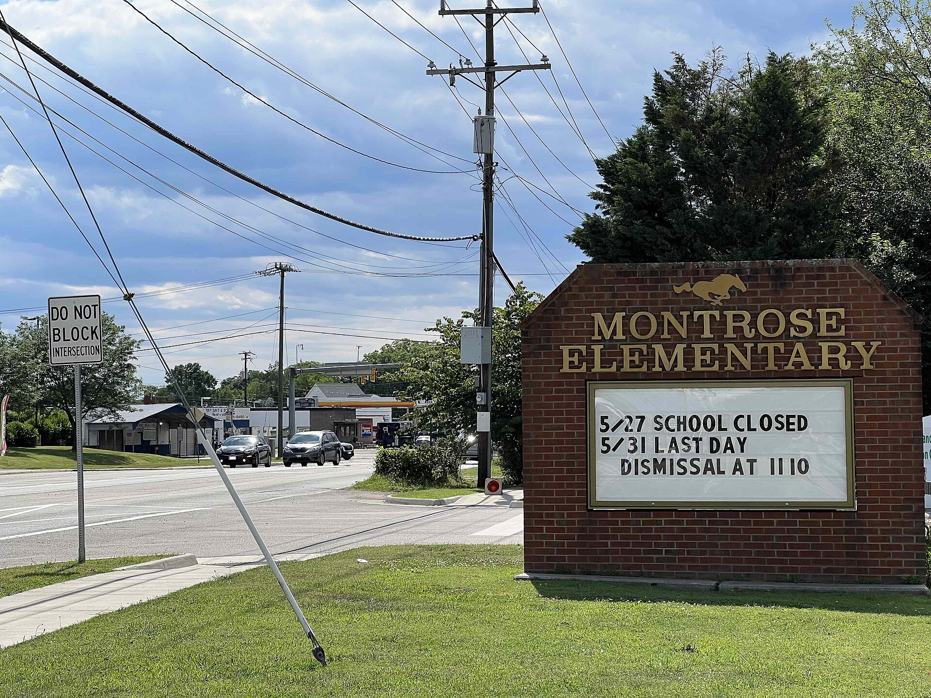 Montrose Elementary sign in Montrose, Virginia