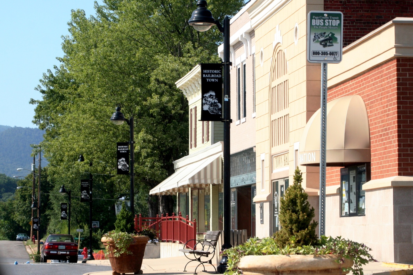 This is the block-long old downtown, apparently having gone an overhaul recently to revitalize it. Though nice-looking, every last storefront is empty. — Shenandoah, Virginia