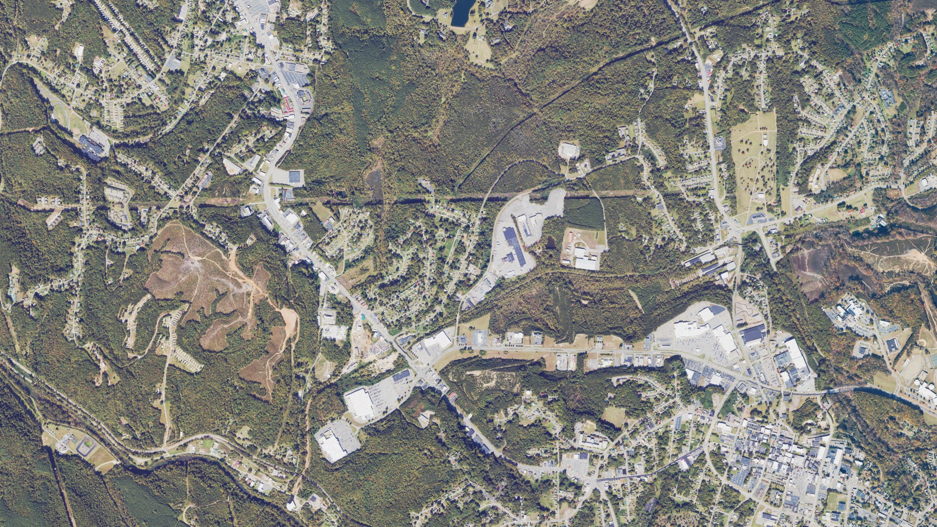 Natural-color aerial photograph of land around Villa Heights, Virginia