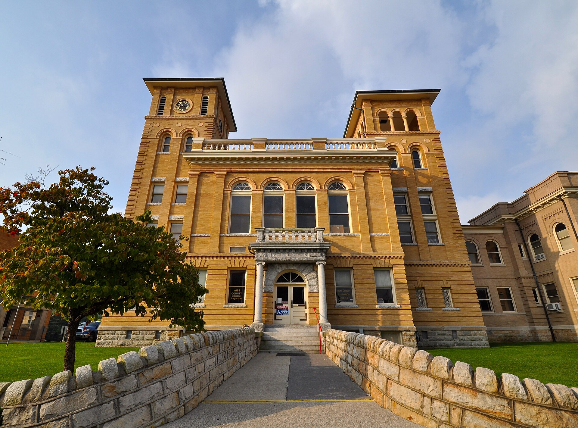 Wise County Courthouse, 206 E. Main Street Wise — Virginia