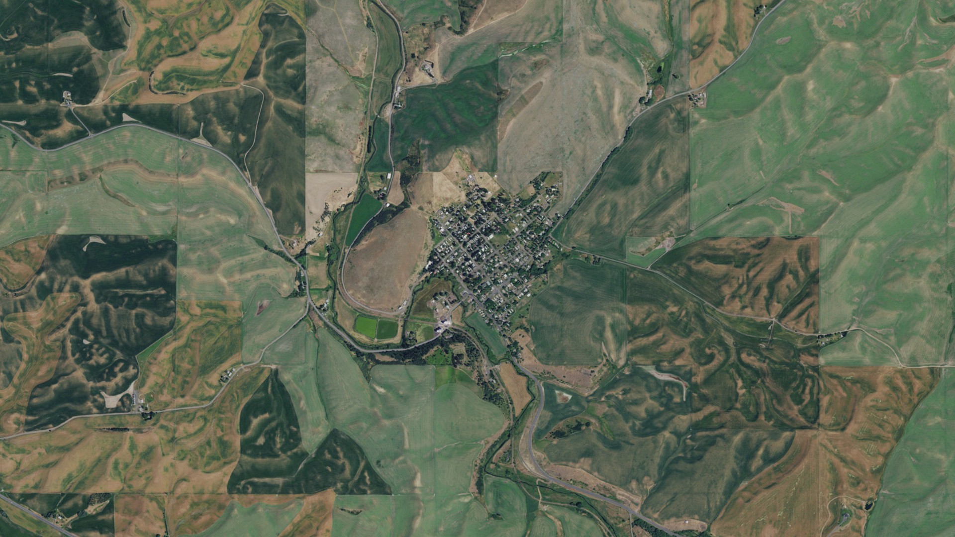 Natural-color aerial photograph of land around Albion, Washington