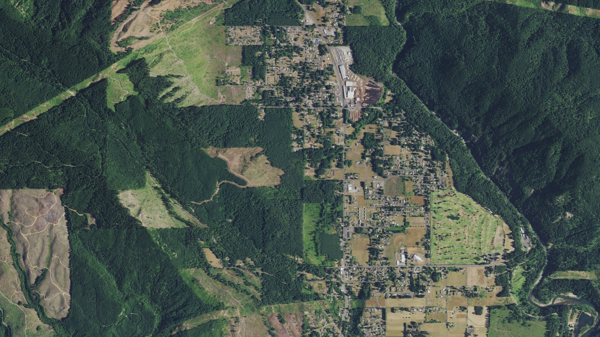 Natural-color aerial photograph of land around Carson, Washington