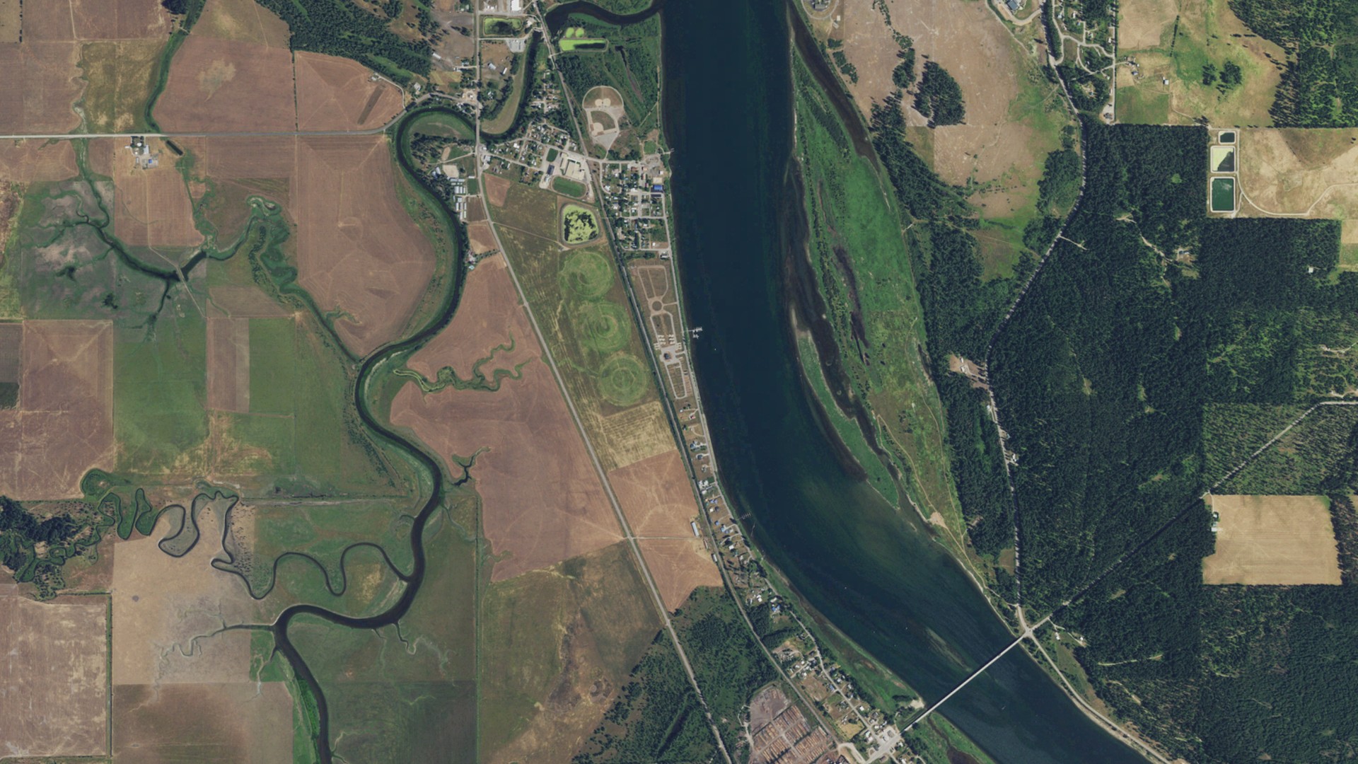 Natural-color aerial photograph of land around Cusick, Washington