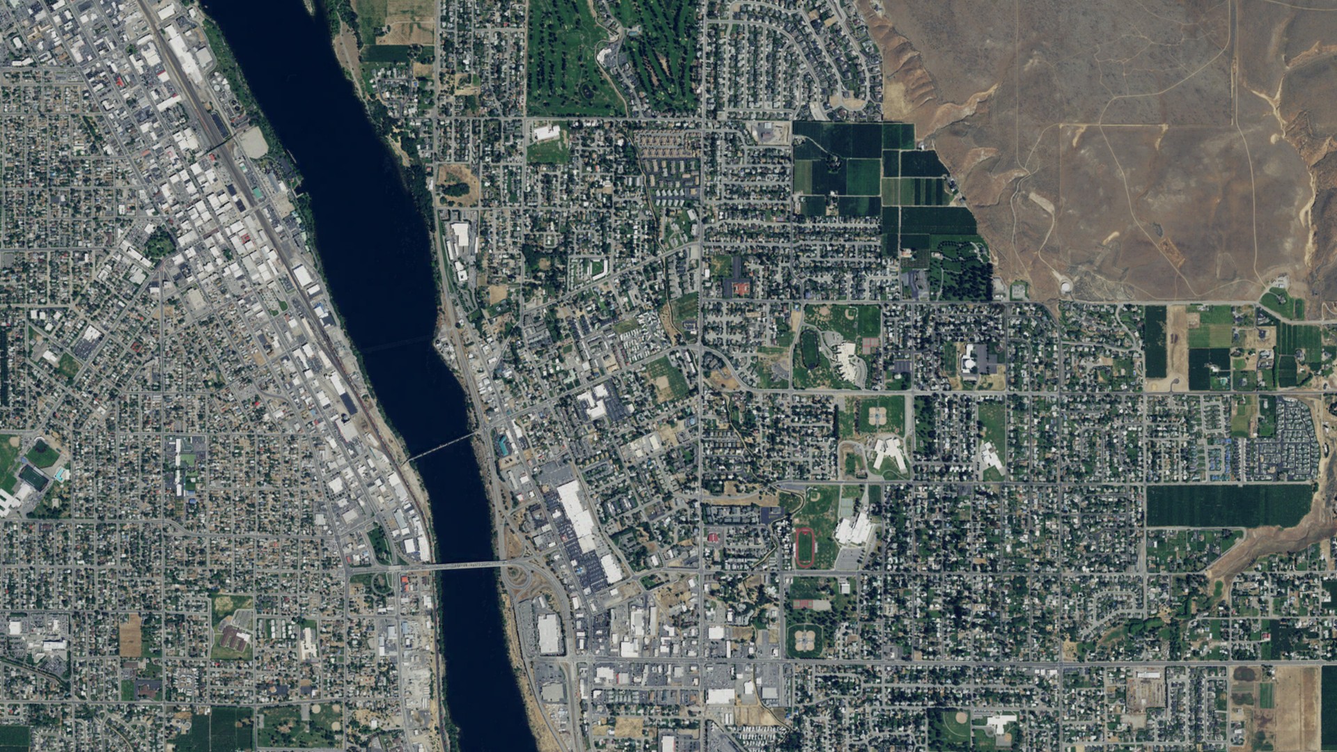 Natural-color aerial photograph of land around East Wenatchee, Washington