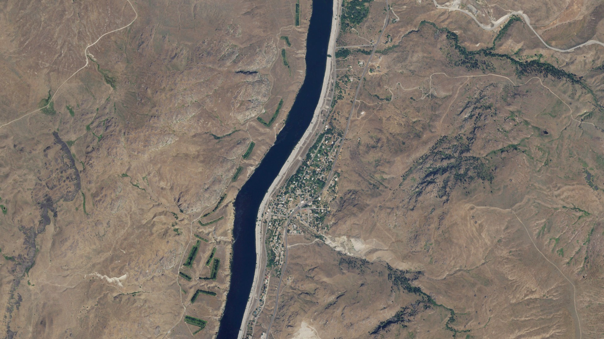 Natural-color aerial photograph of land around Elmer City, Washington