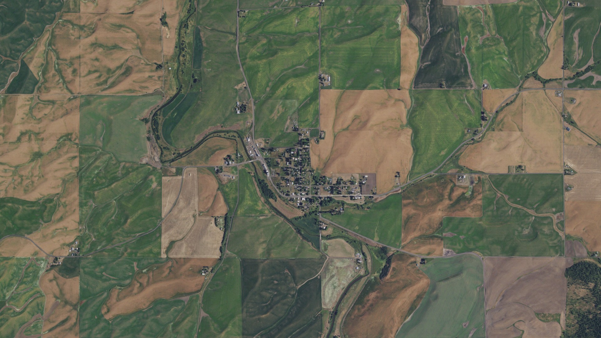 Natural-color aerial photograph of land around Latah, Washington