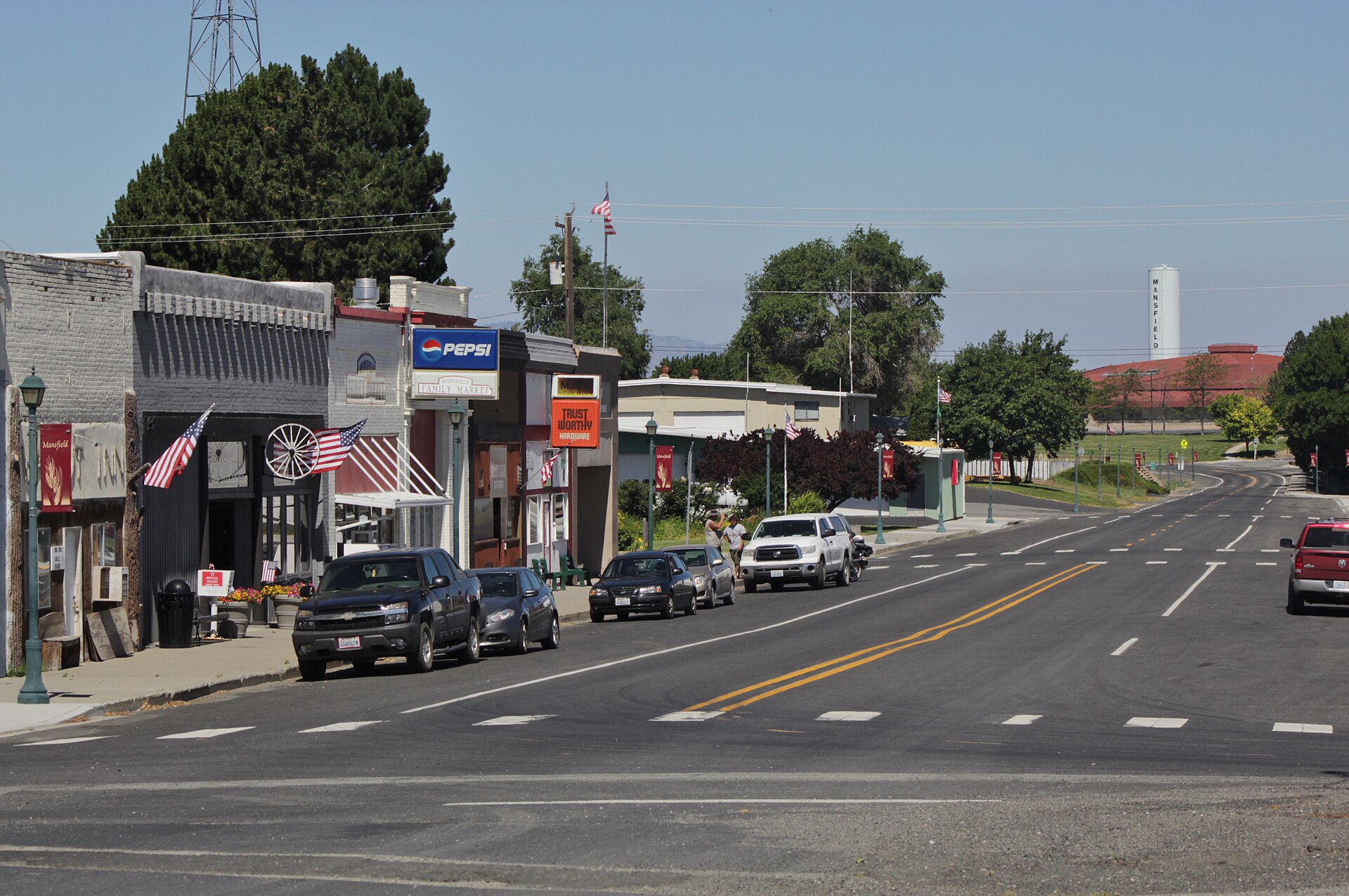 Looking westbound on State Route 172 (Main Street) as it passes through Mansfield, a small town in Douglas County, Washington.