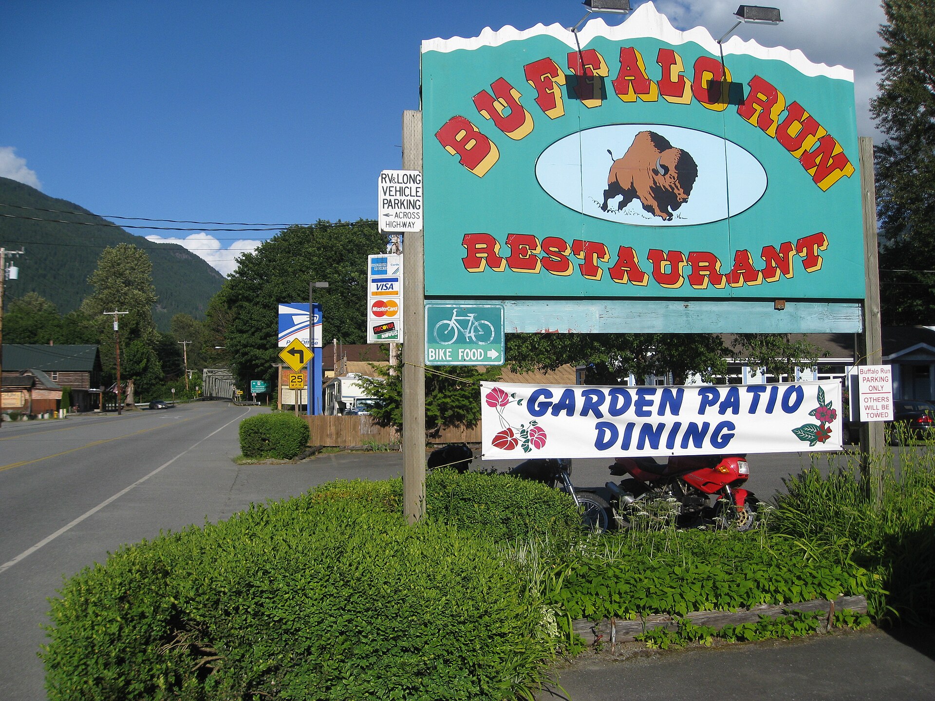 After hiking, we had dinner in Marblemount Washington at the Buffalo Run, which does indeed feature buffalo.