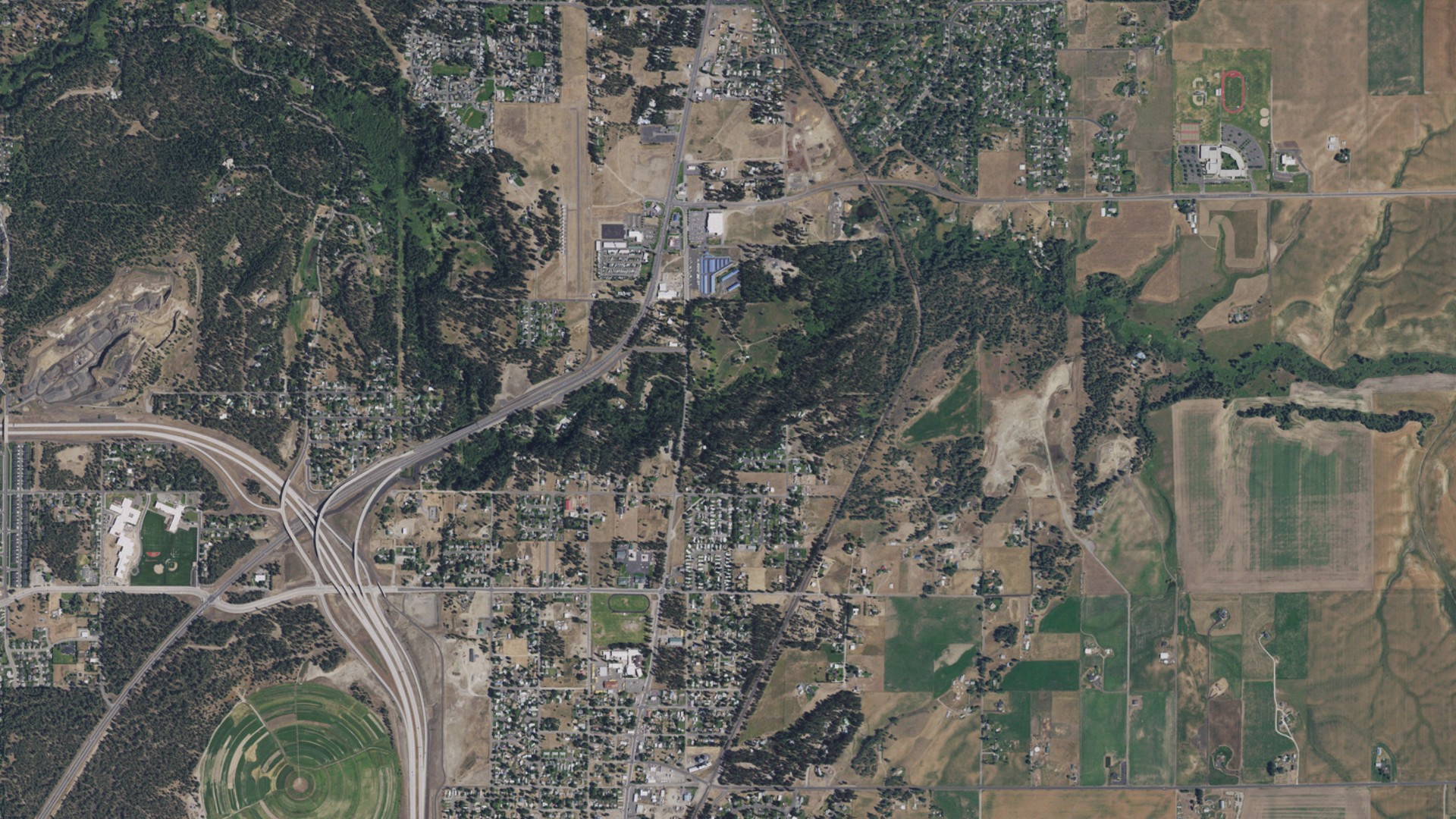 Natural-color aerial photograph of land around Mead, Washington