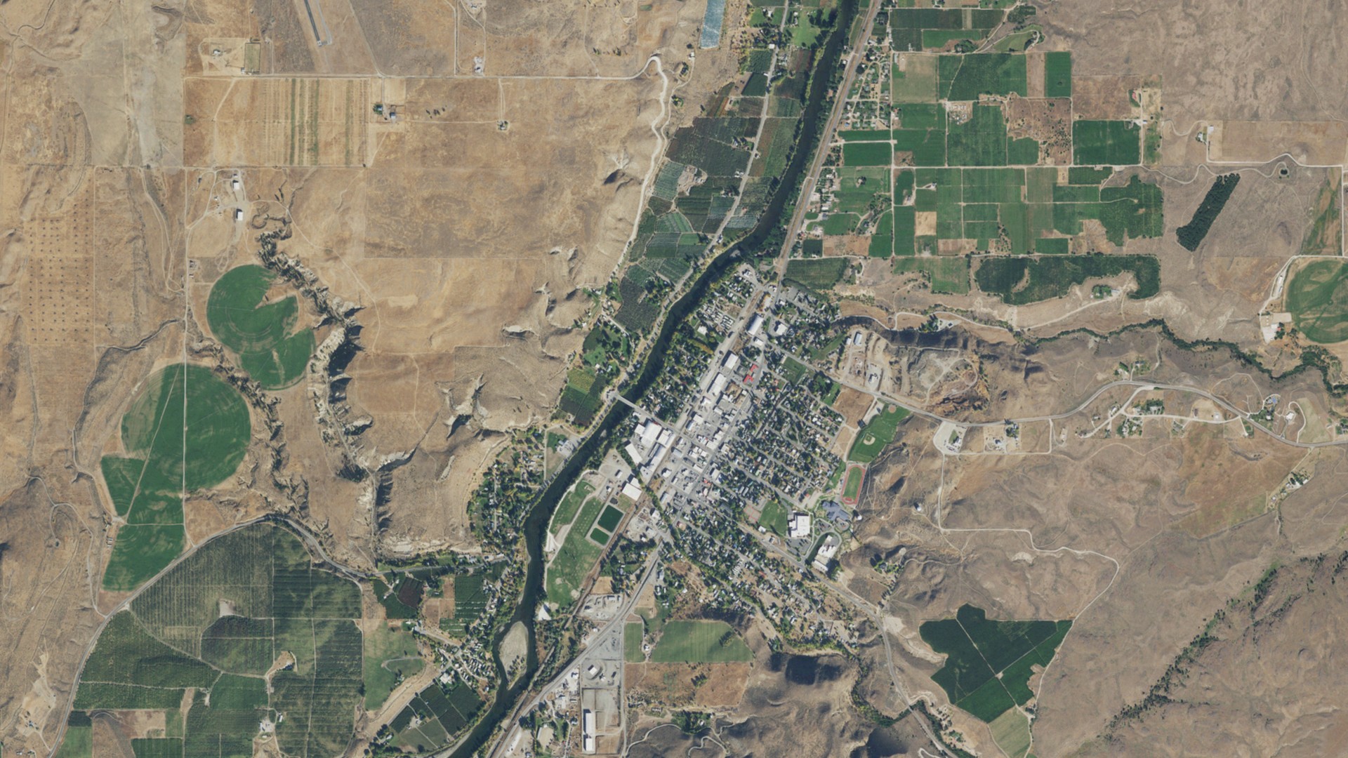 Natural-color aerial photograph of land around Tonasket, Washington