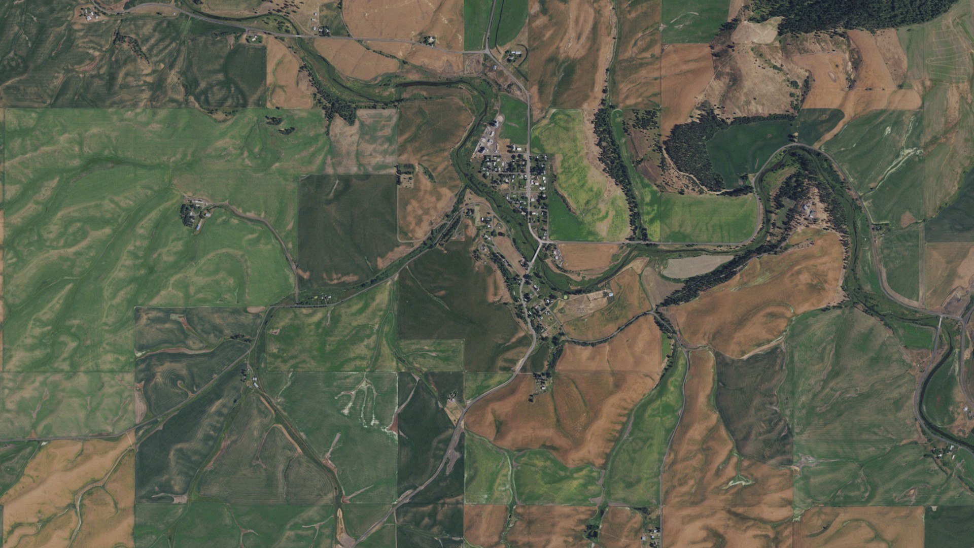 Natural-color aerial photograph of land around Waverly, Washington