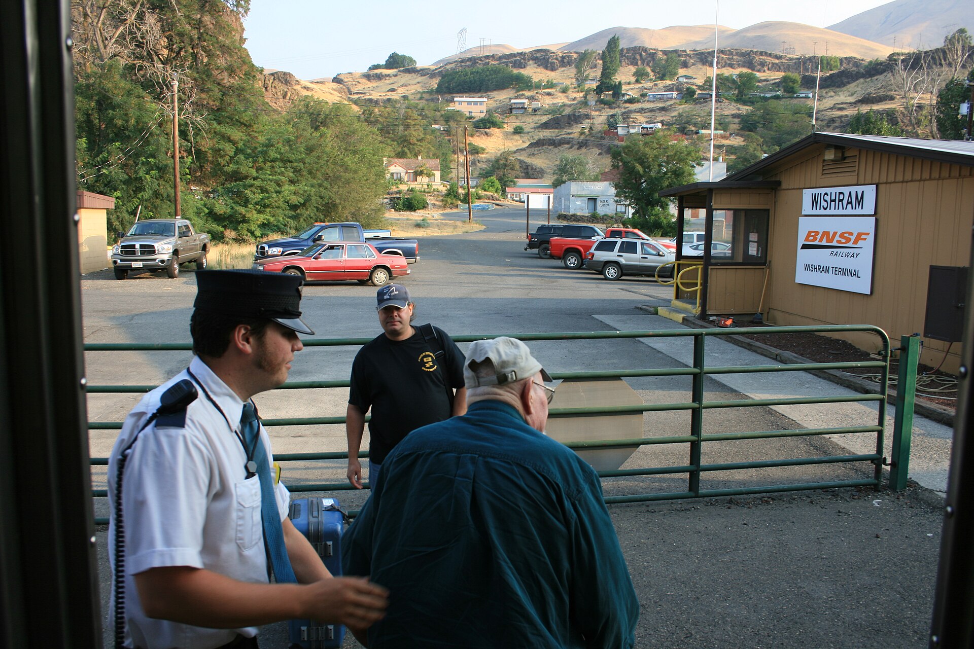 Passengers alighting from Amtrak train in Wishram, Washington on 8 August 2009. Photo taken by uploader. All rights released.