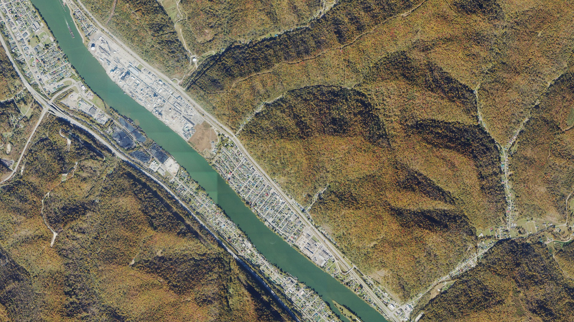 Natural-color aerial photograph of land around Belle, West Virginia