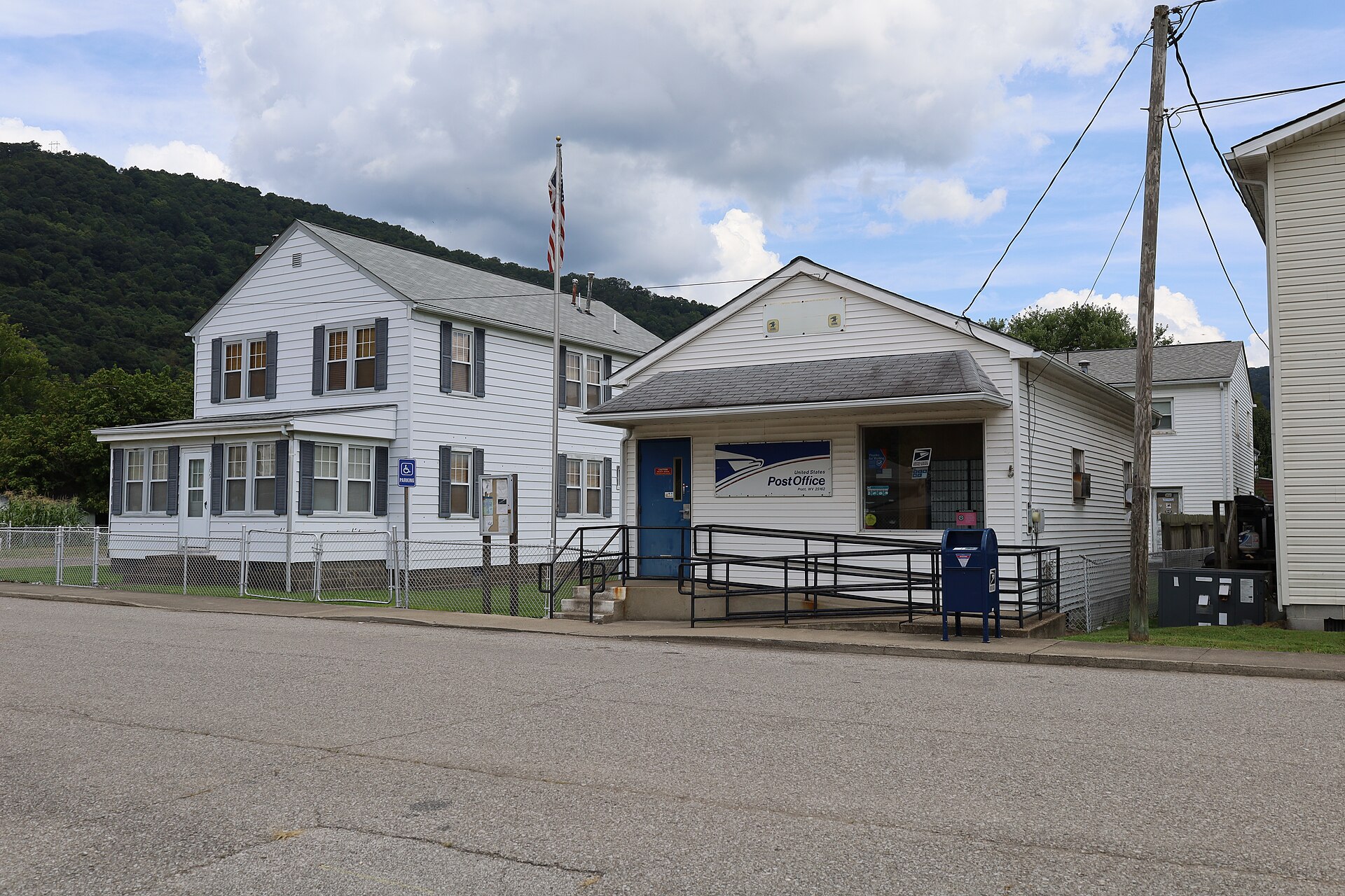 Post office and adjacent building in Pratt Historic District in West Virginia in 2021