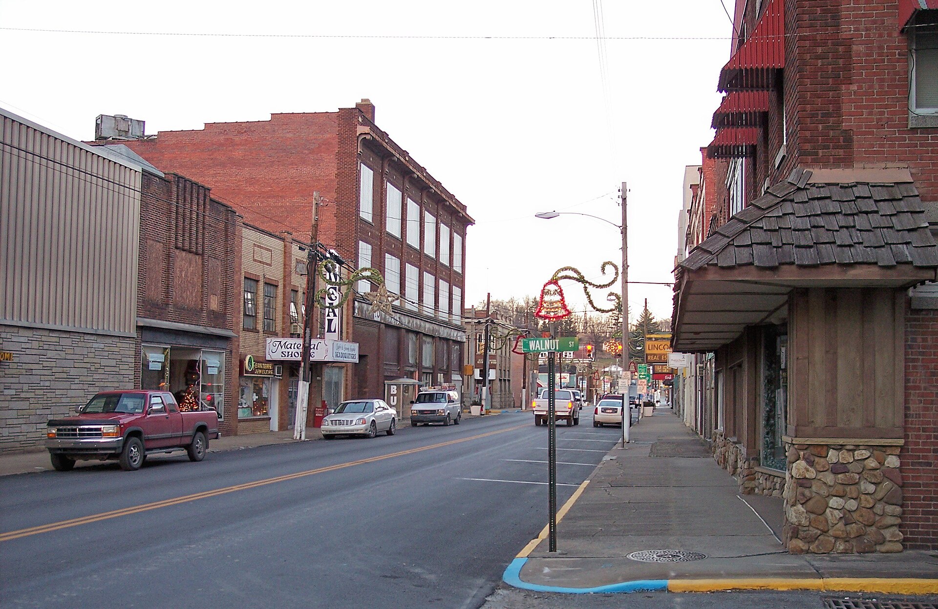 Pike Street (w:U.S. Route 19) in downtown w:Shinnston, West Virginia