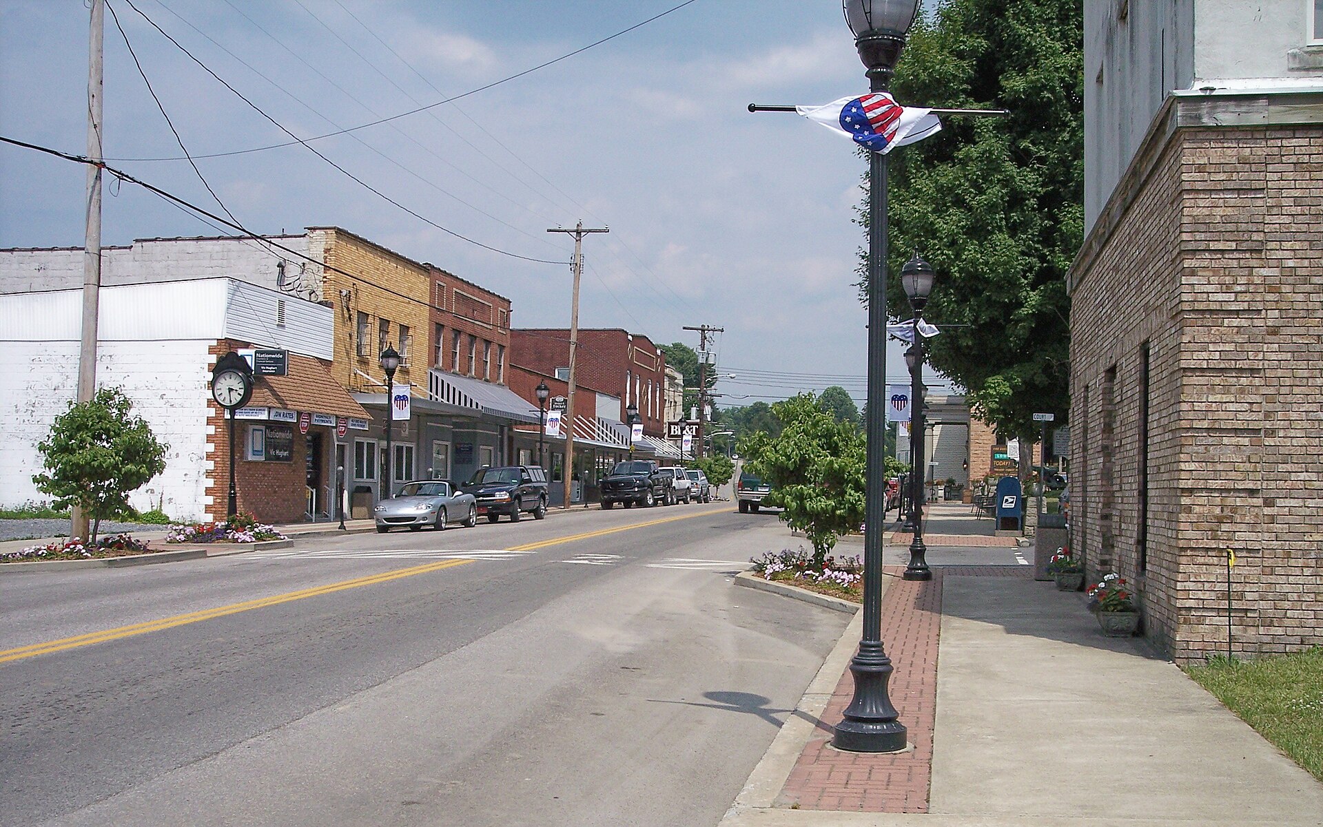 Main Street (West Virginia Route 41) in downtown w:Summersville, West Virginia.