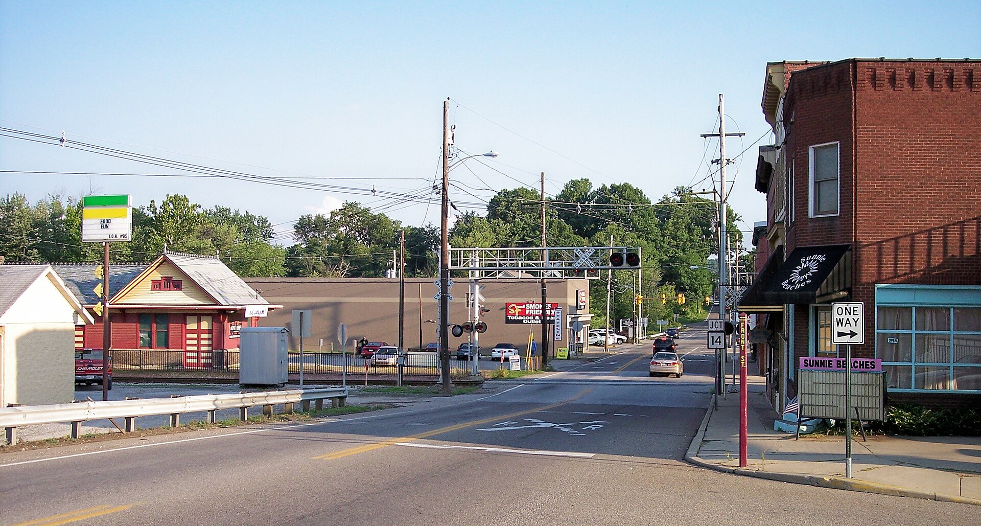 Highland Avenue in w:Williamstown, West Virginia, as viewed from the foot of the w:Williamstown Bridge.