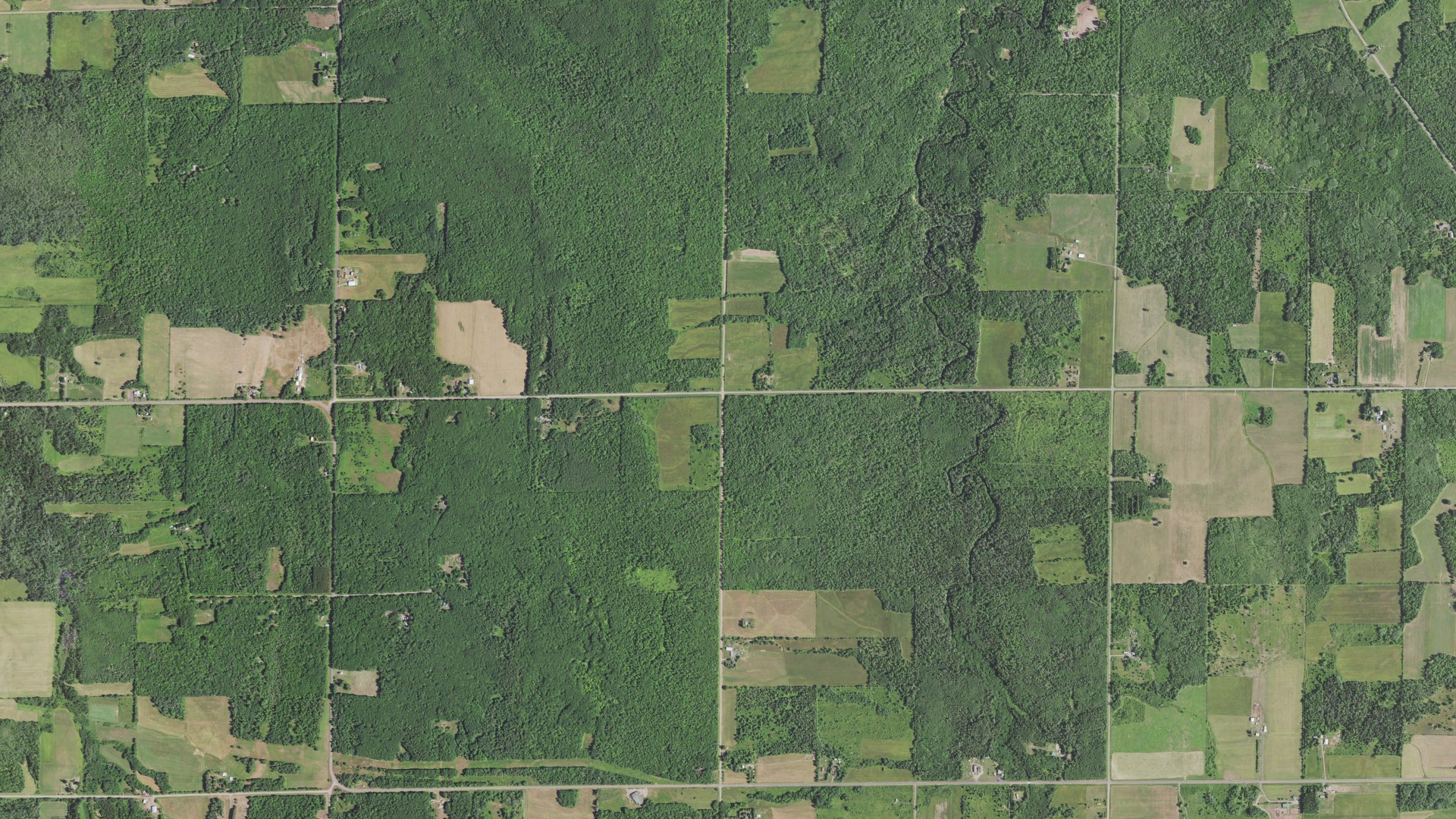 Natural-color aerial photograph of land around Oulu, Wisconsin
