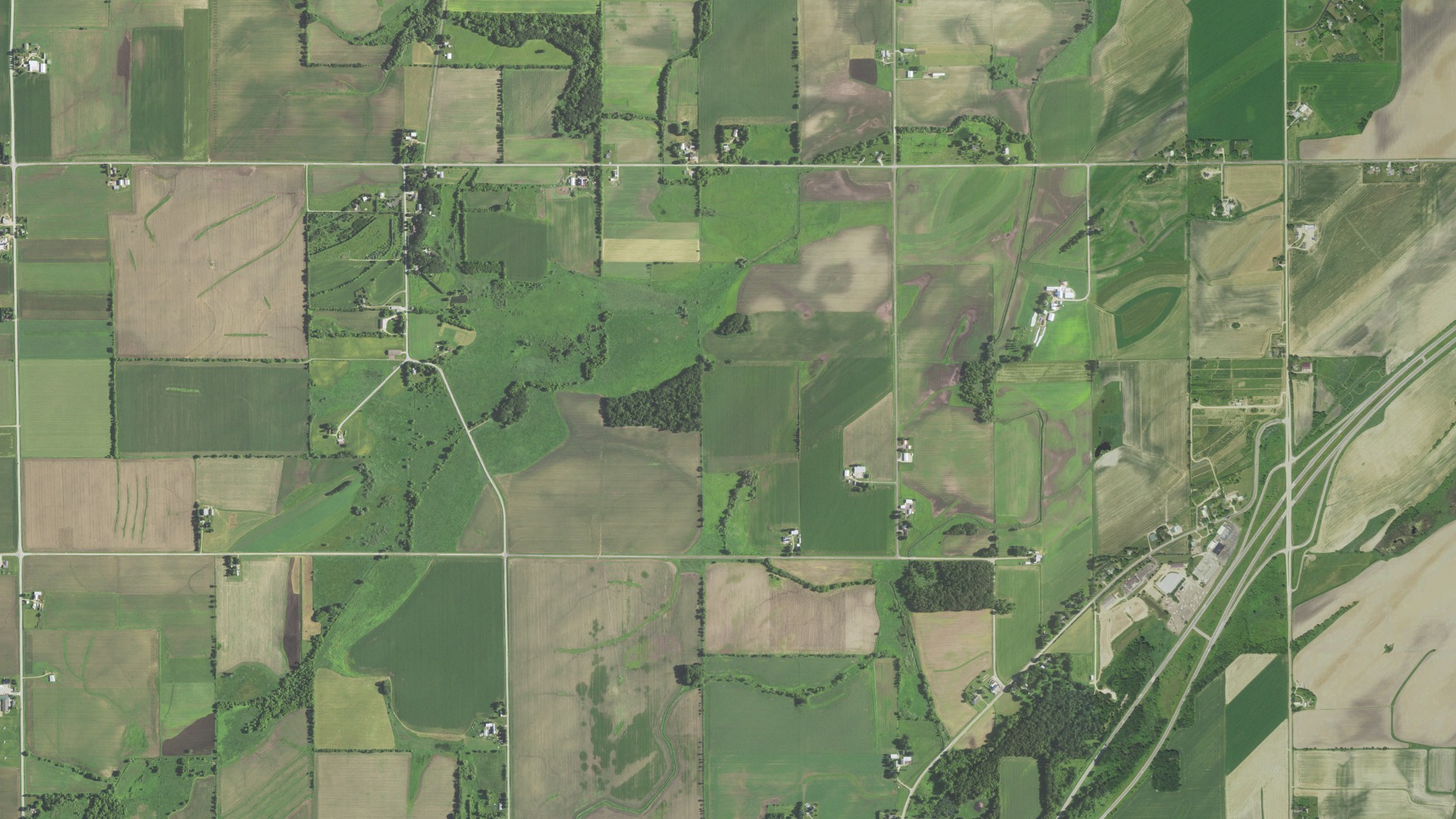 Natural-color aerial photograph of land around Bristol, Wisconsin