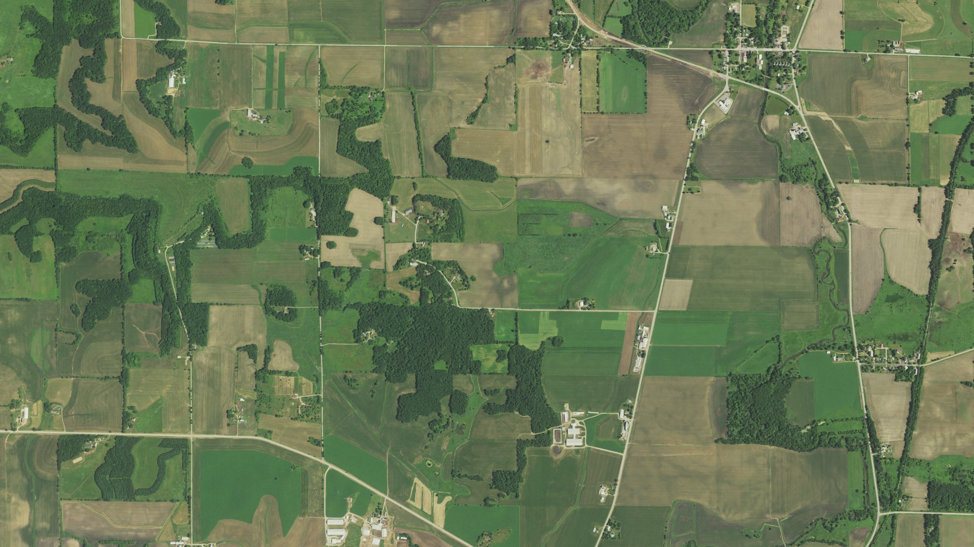 Natural-color aerial photograph of land around Montrose, Wisconsin
