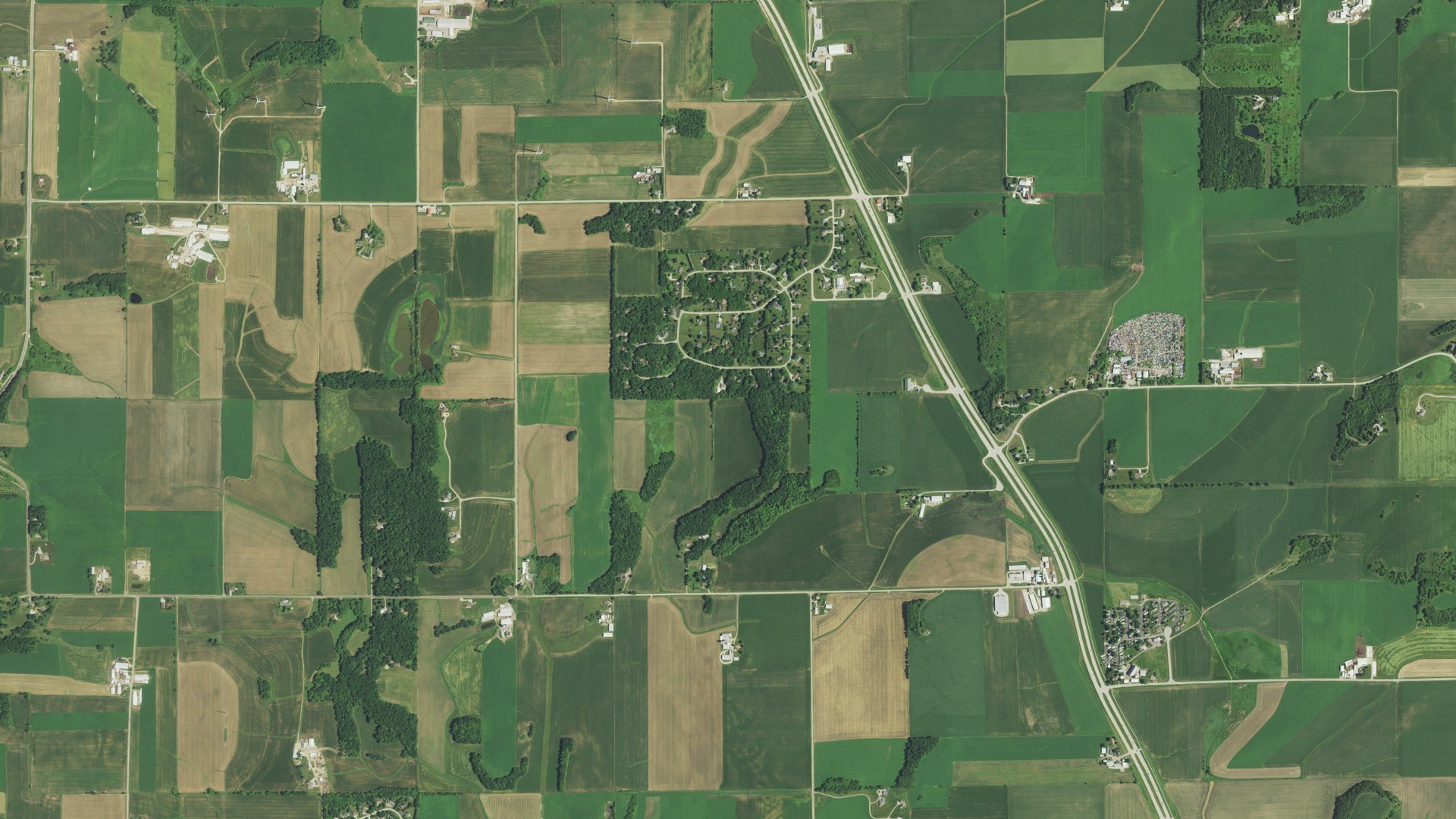 Natural-color aerial photograph of land around Springfield, Wisconsin