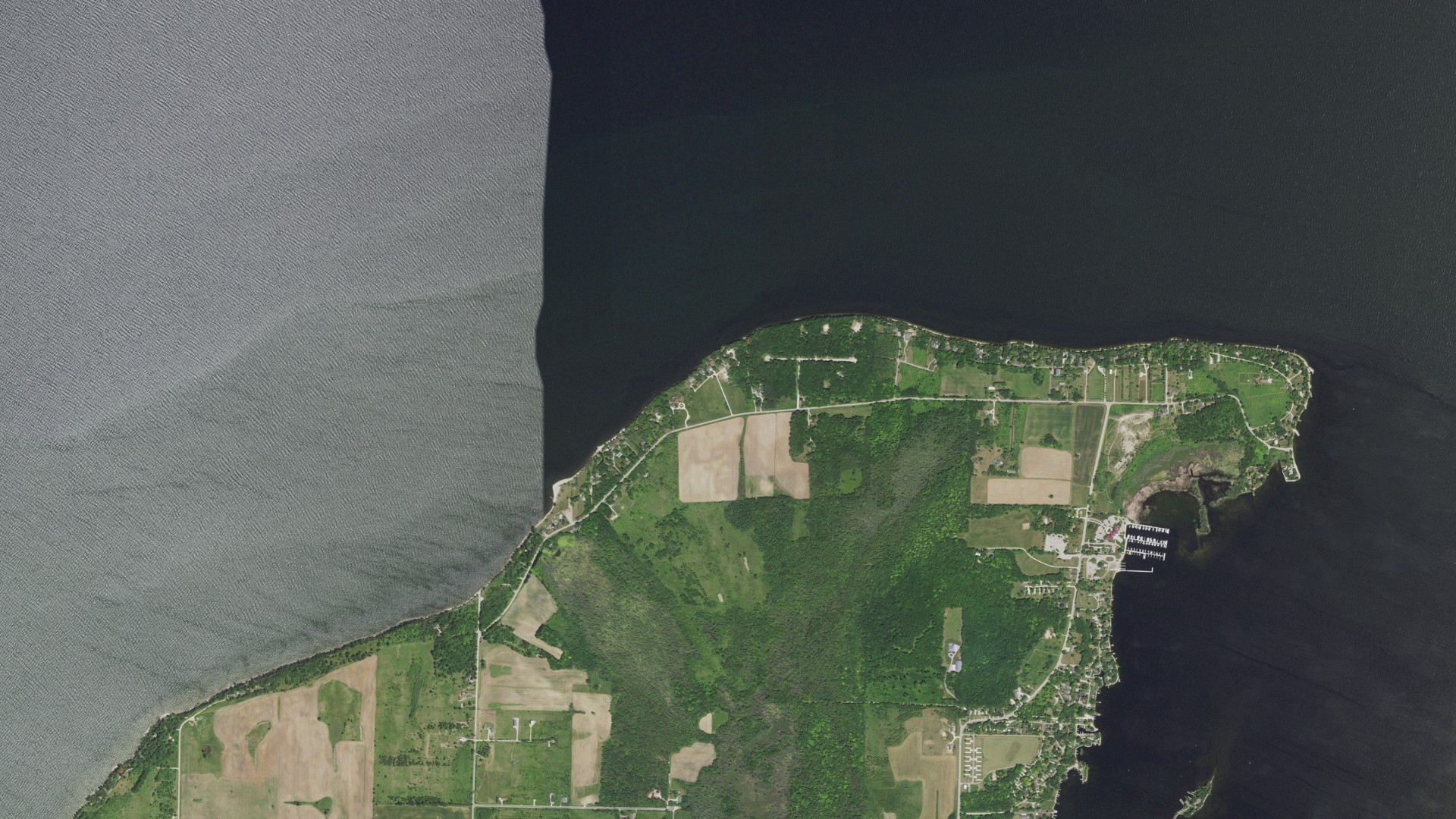 Natural-color aerial photograph of land around Gardner, Wisconsin