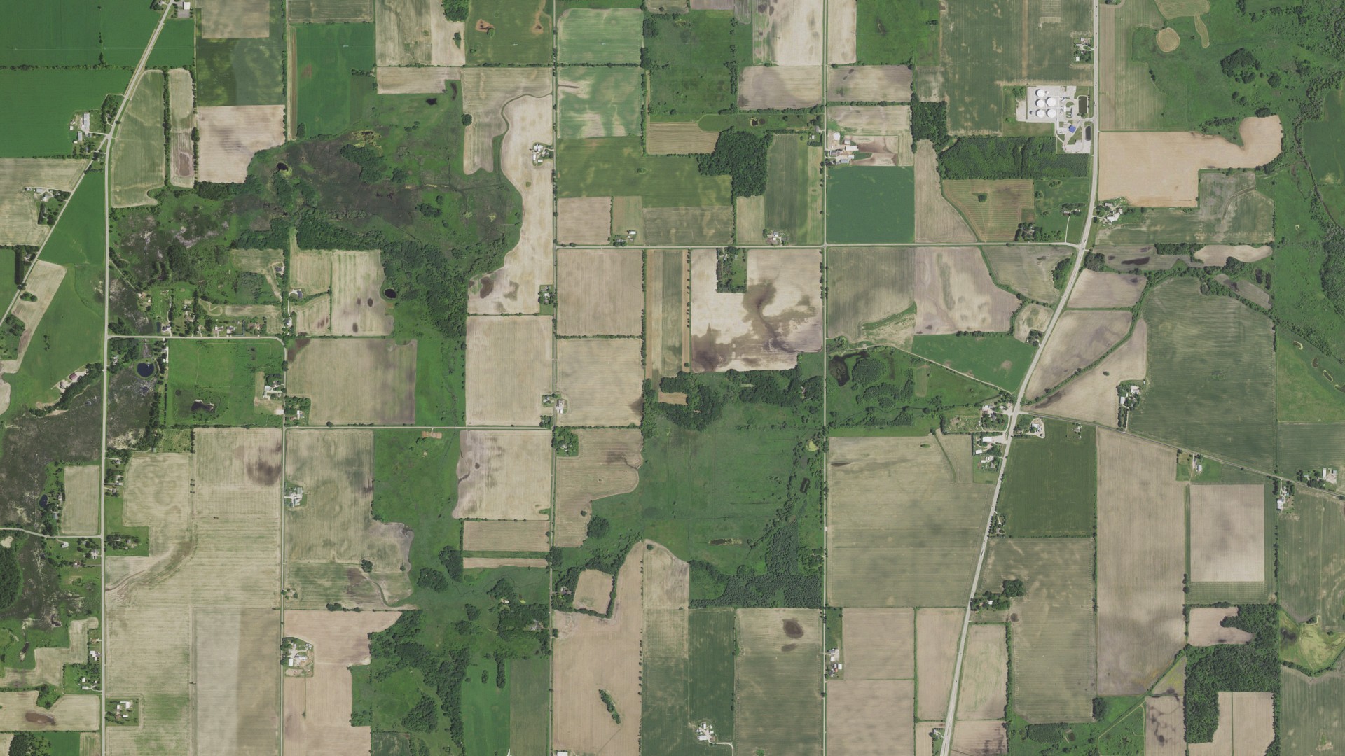 Natural-color aerial photograph of land around Waupun, Wisconsin