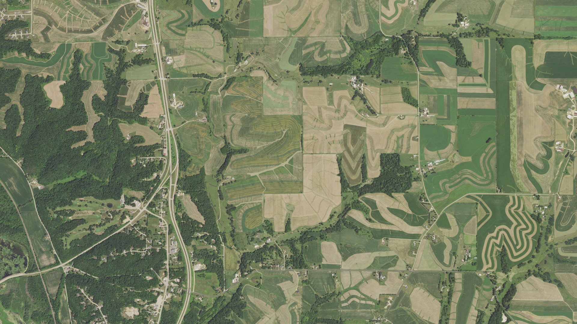Natural-color aerial photograph of land around Jamestown, Wisconsin