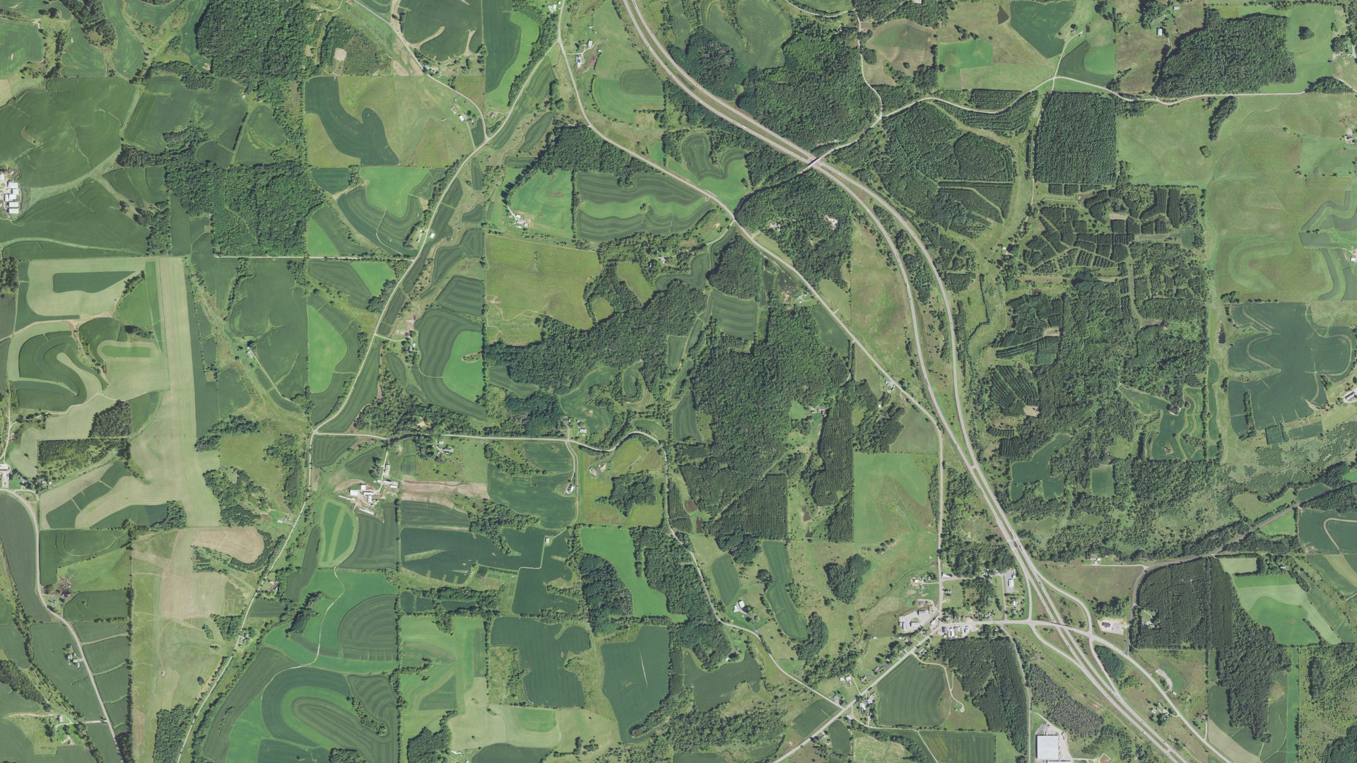 Natural-color aerial photograph of land around Northfield, Wisconsin