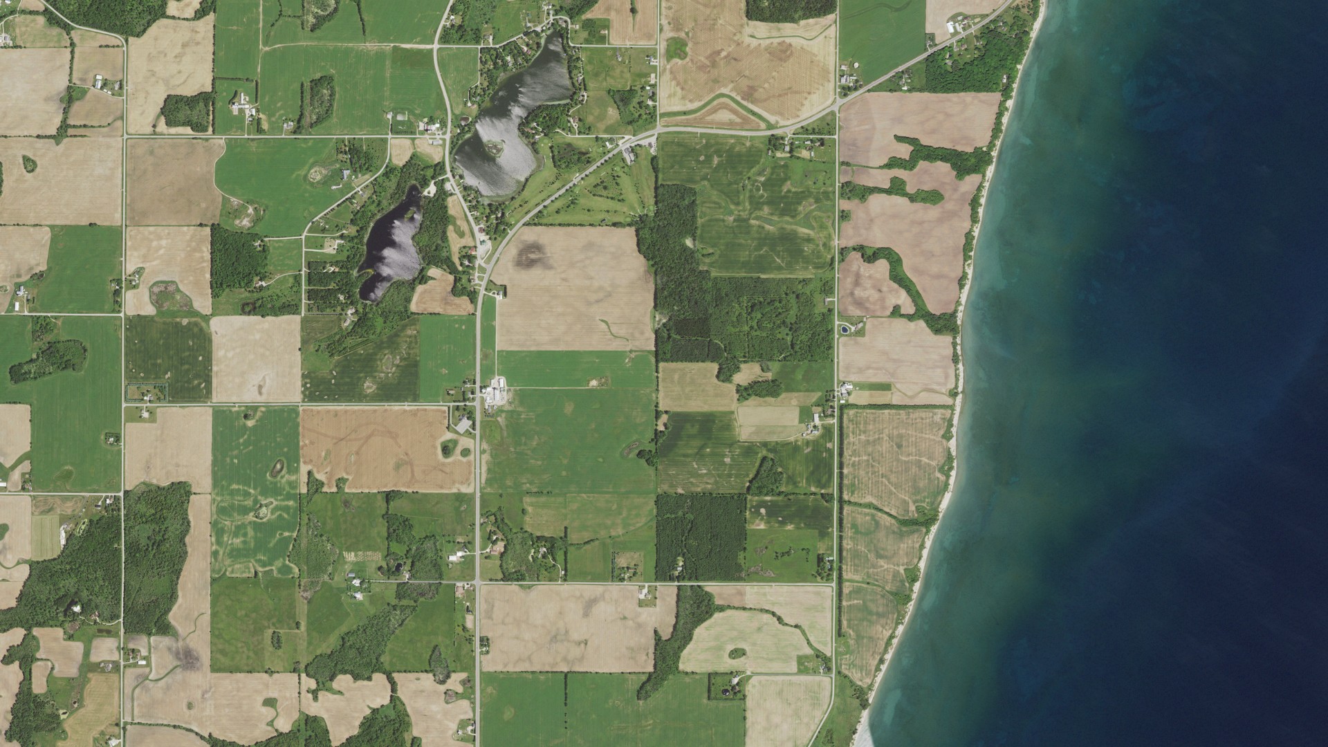 Natural-color aerial photograph of land around Pierce, Wisconsin